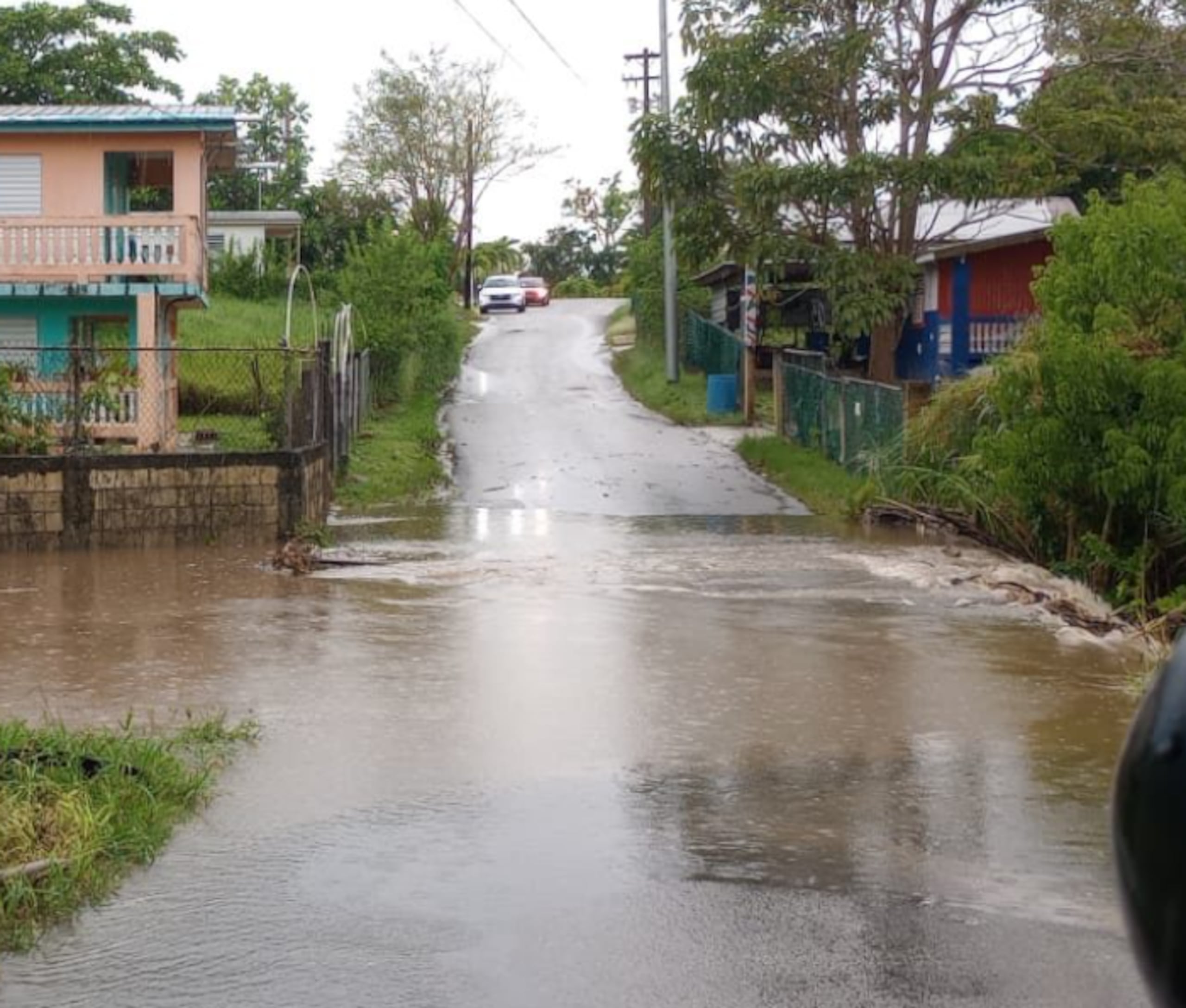 Según ha indicado el Servicio Nacional de Meteorología en San Juan, las condiciones lluviosas continuarán afectando a todo Puerto Rico al menos hasta el próximo miércoles.