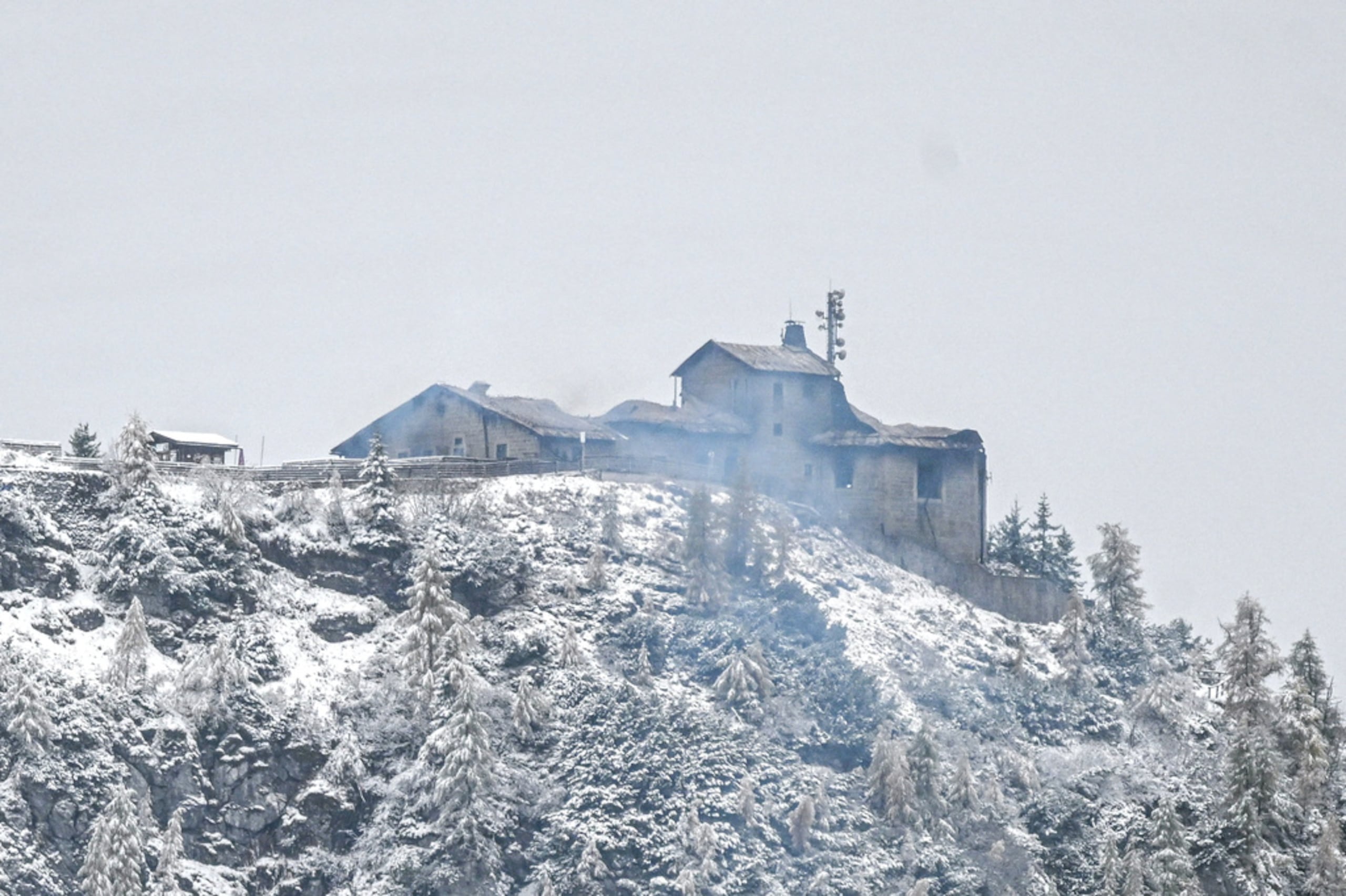 En la imagen, vista del Kehlsteinhaus, en Obersalzberg, cerca de Berchtesgaden, que resultó dañado en un incendio, el 24 de octubre de 2026.