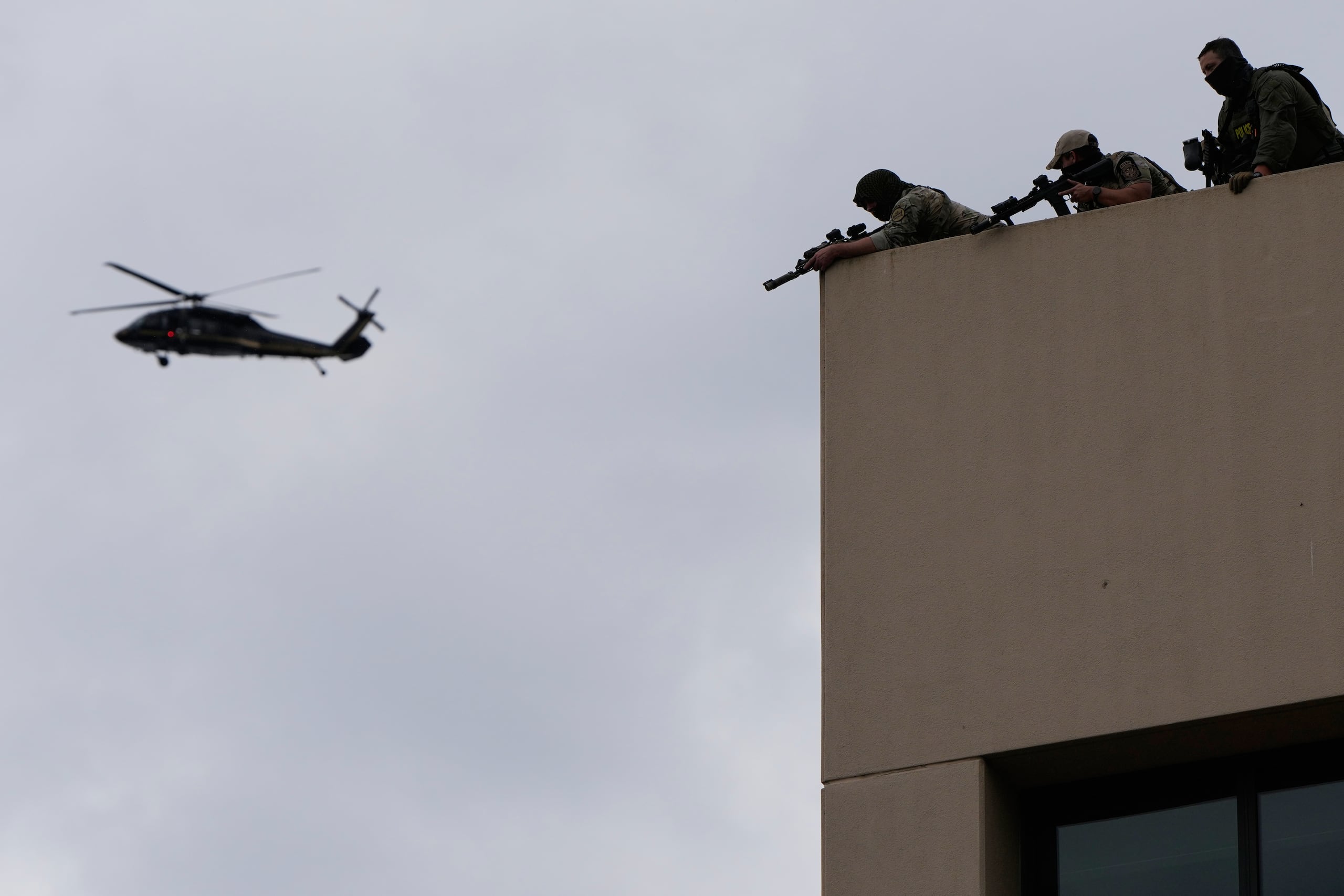 Los demandantes pudieron demostrar que las manifestaciones en el edificio de inmigración no fueron significativamente violentas ni perturbadoras antes de la orden del presidente, escribió la juez.