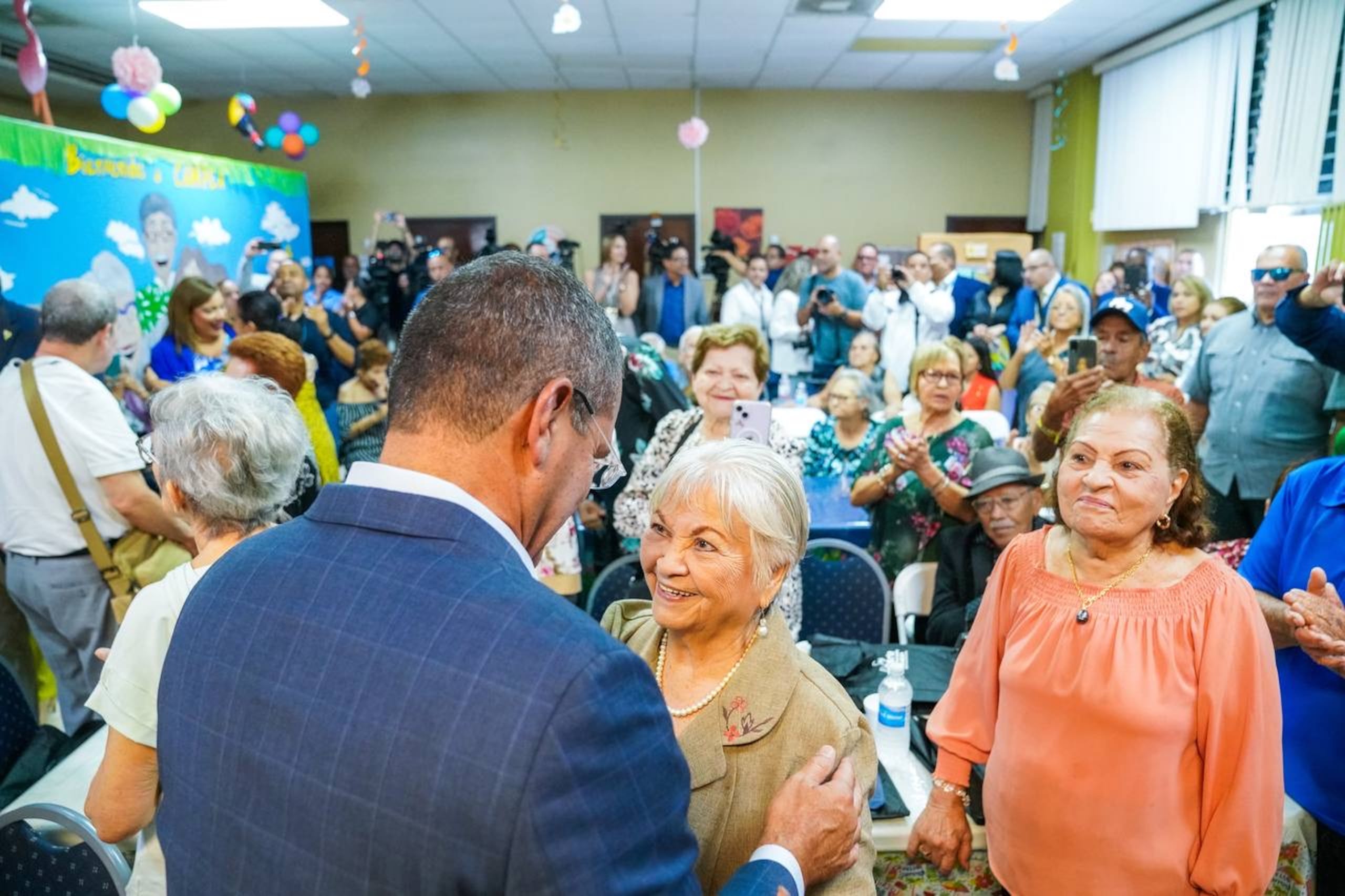 Aunque aceptó que la Cámara de Representantes federal no considerará extender el beneficio a Puerto Rico, Pierluisi dijo que un paso a favor en el Senado, llevaría a que se realice un comité de conferencia para discutir el asunto.