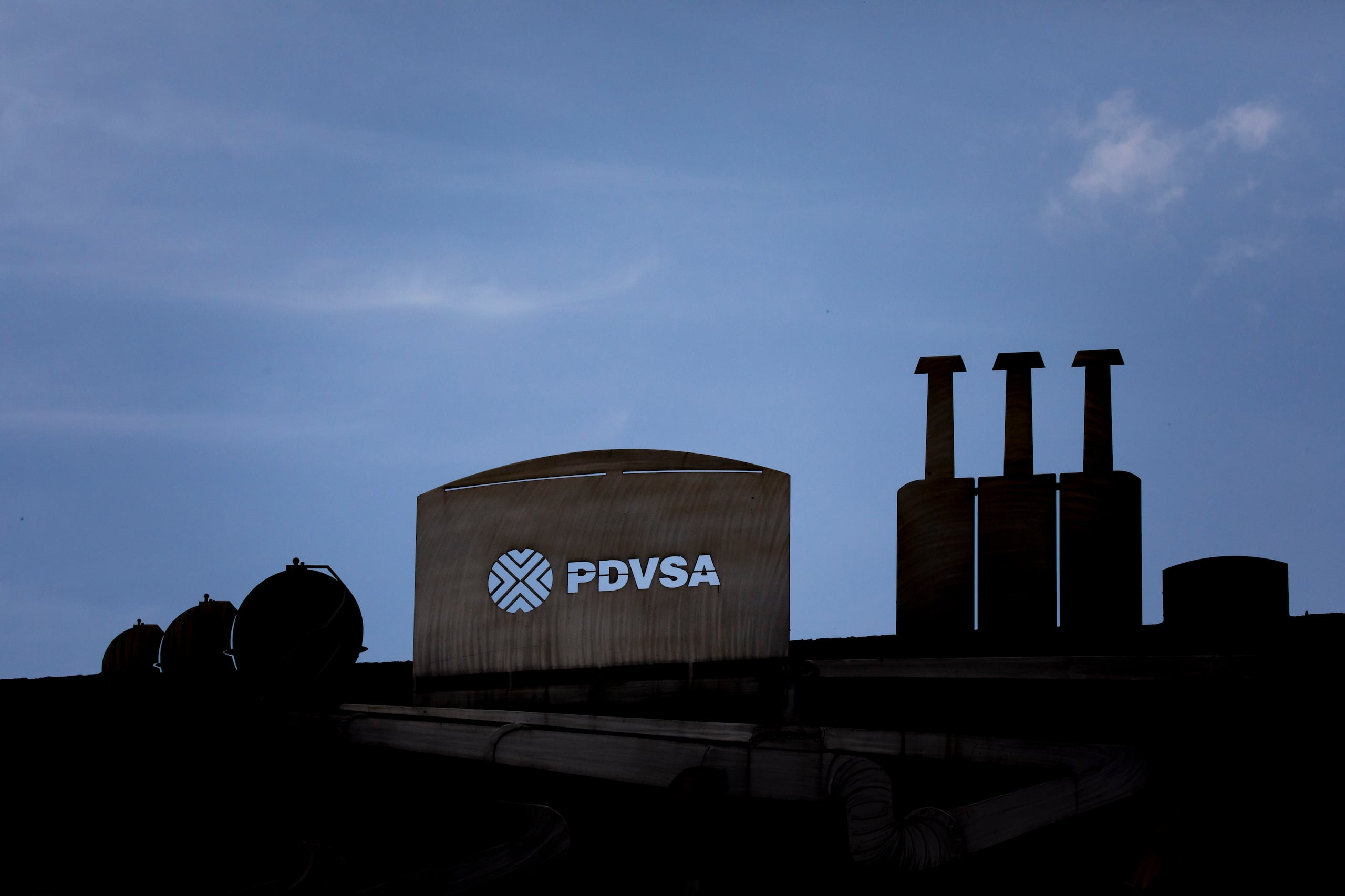 A finales de 2023, el entonces ministro de Petróleo, Pedro Tellechea -hoy detenido y acusado de entregar el “cerebro” de la estatal Pdvsa a una “empresa controlada por los servicios de inteligencia” de EE.UU.- previó que la producción superaría el millón en 2024.