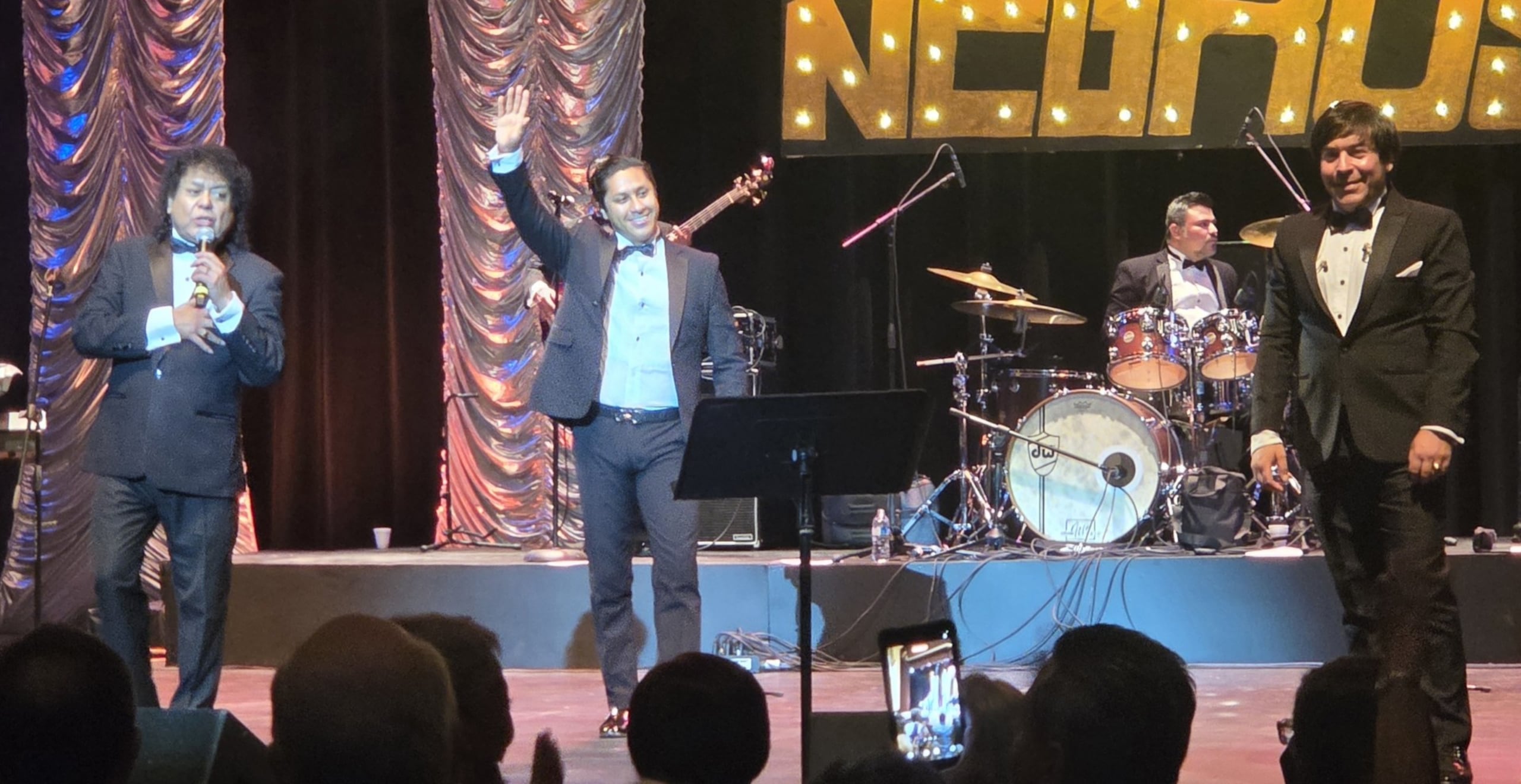 Sus interpretaciones fueron muy bien recibidas por el público.