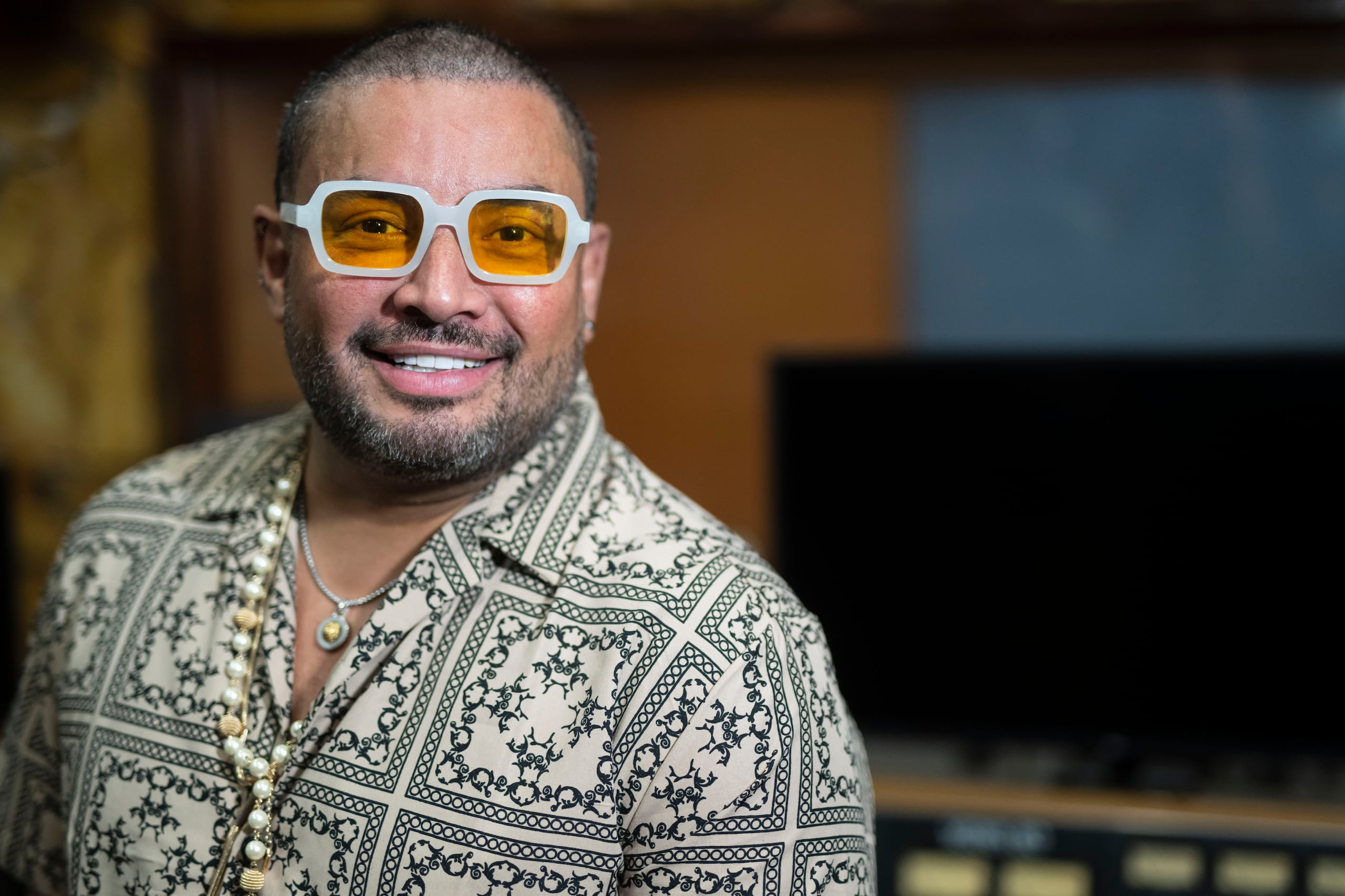 Luego de su malograda presentación, se esperaba que diera un show gratis en la plaza pública.