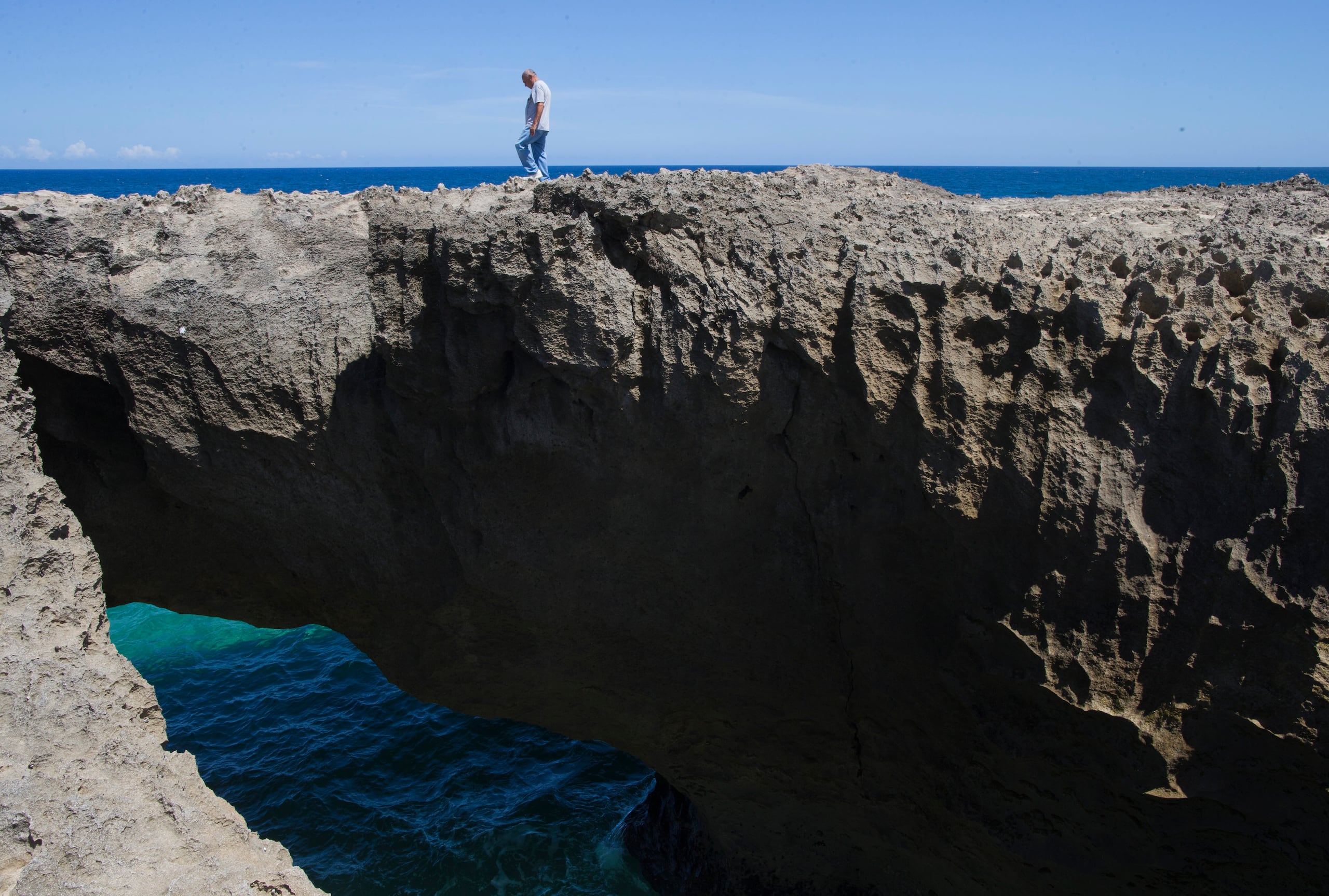 Vista parcial de la playa desde el Pozo de Jacinto en el barrio Jobos, Isabela. (Archivo/ GFR Media)