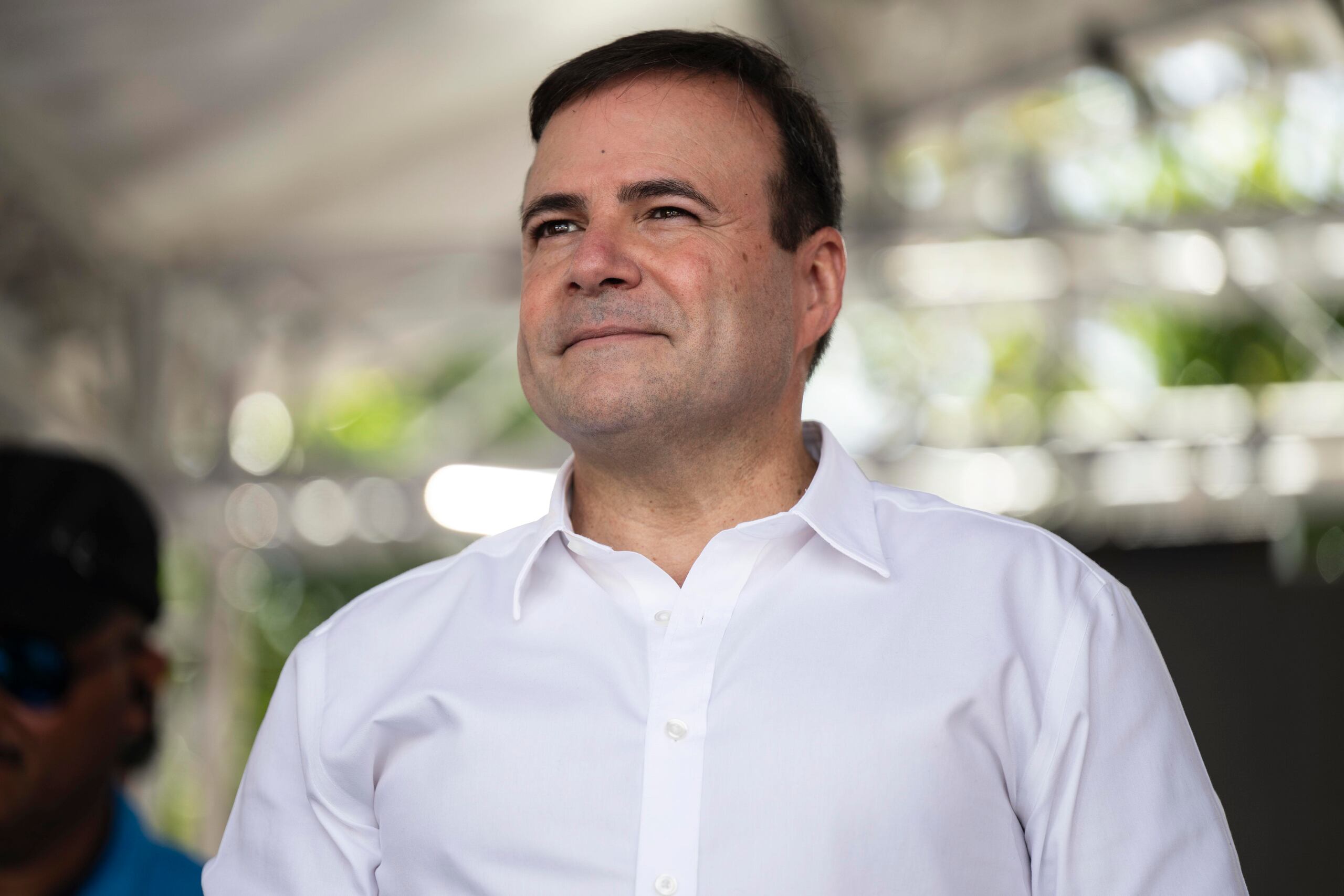 Elmer Román aseguró que la transformación que experimentó fue porque así lo quiso, y no por estrategia política. En esta imagen, durante la radicación de la candidatura de Jenniffer González, efectuada el domingo.