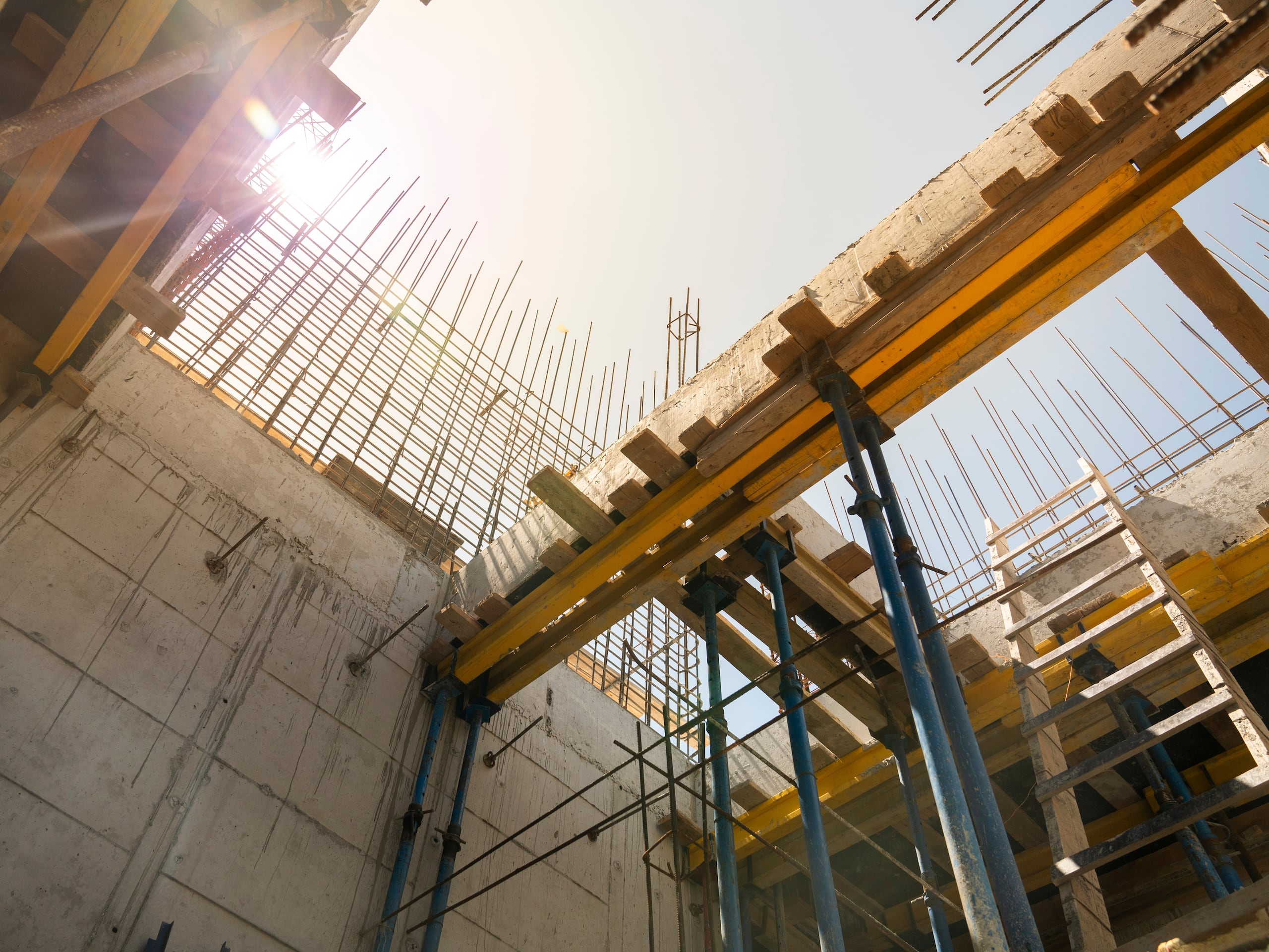 Con 15 años de experiencia, ofreciendo soluciones de financiamiento de equipos comerciales, CEFI se ha consolidado como un aliado estratégico para contratistas, subcontratistas y vendedores de equipos en la isla.