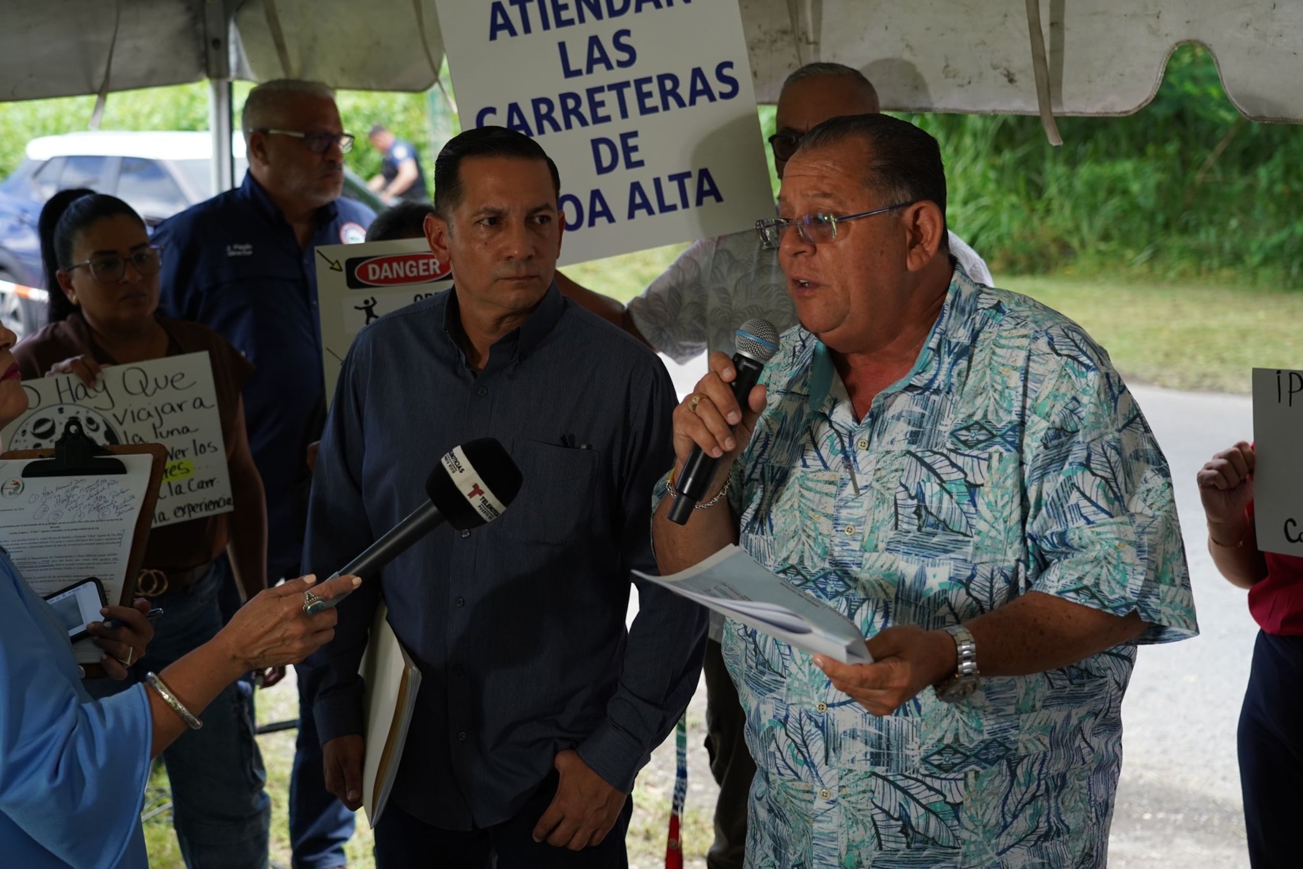 El alcalde de Dorado y el alcalde de Toa Alta protestan por el estado de la Carretera 165