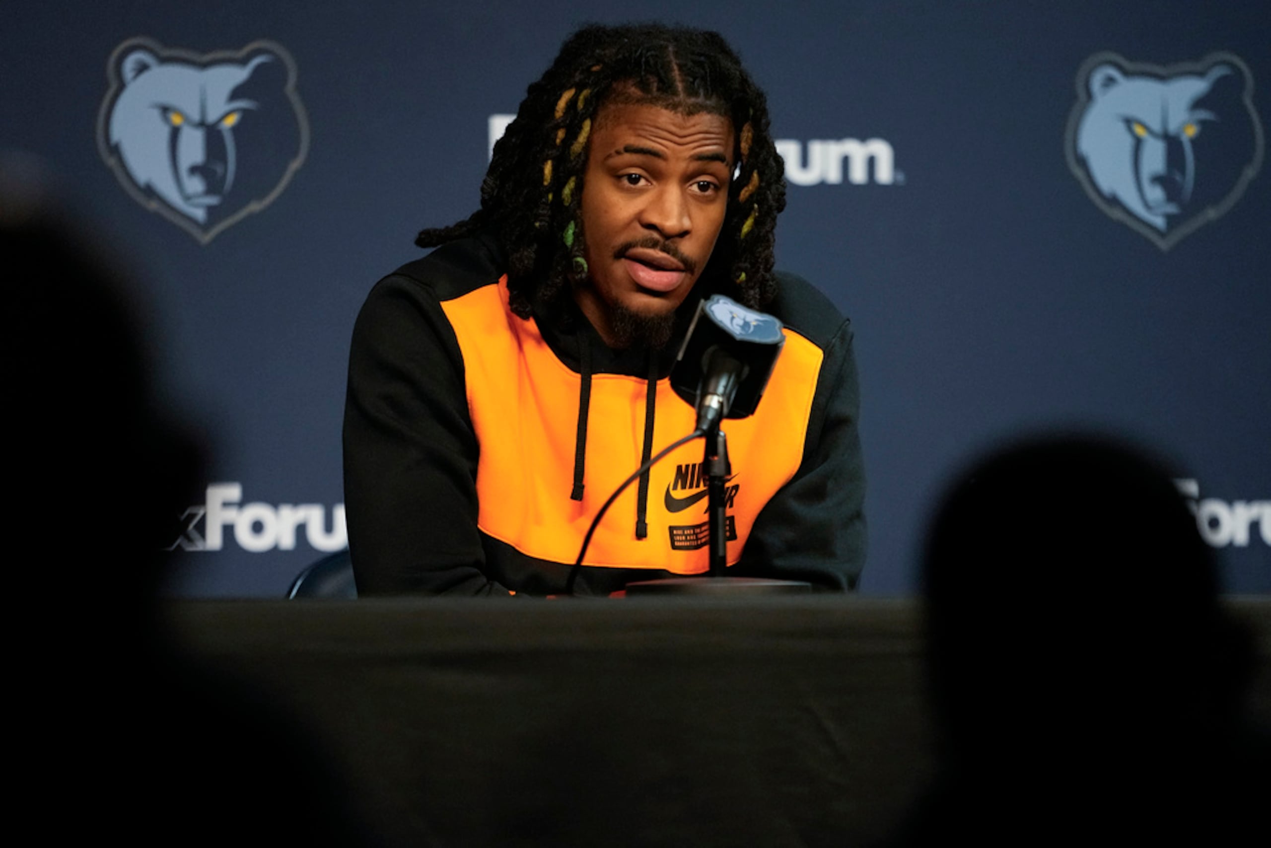 El base de los Grizzlies de Memphis Ja Morant responde a preguntas durante la conferencia de prensa tras la sesión de práctica con el equipo.