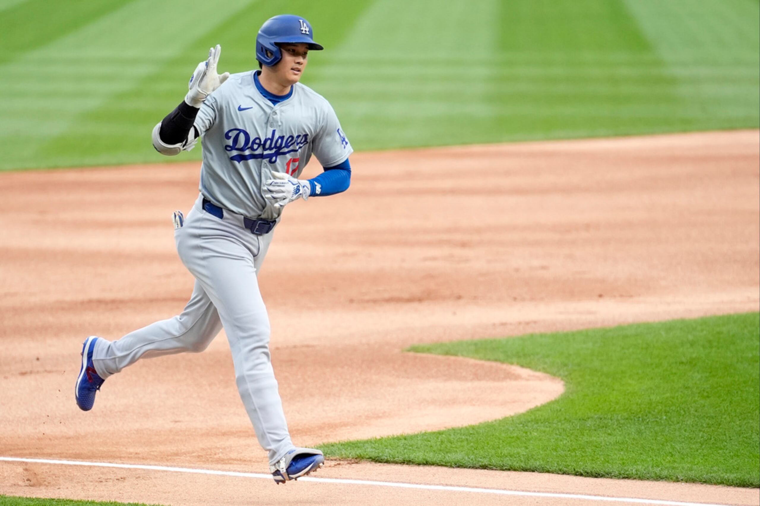 Shohei Ohtani este año está jugando solo como bateador designado.