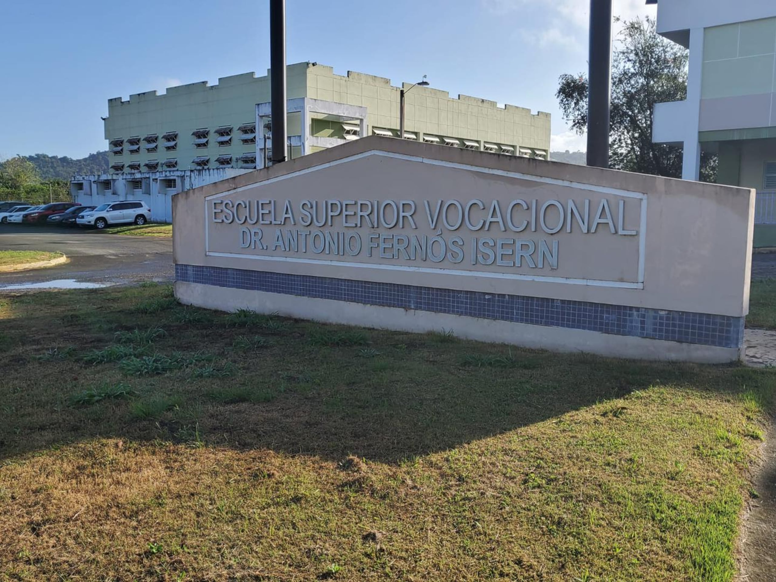 La maestra Ixsia Pérez Casiano, de la escuela superior Dr. Antonio Fernós Isern en San Lorenzo, se encuentra en medida cautelar desde el 25 de enero de 2024.