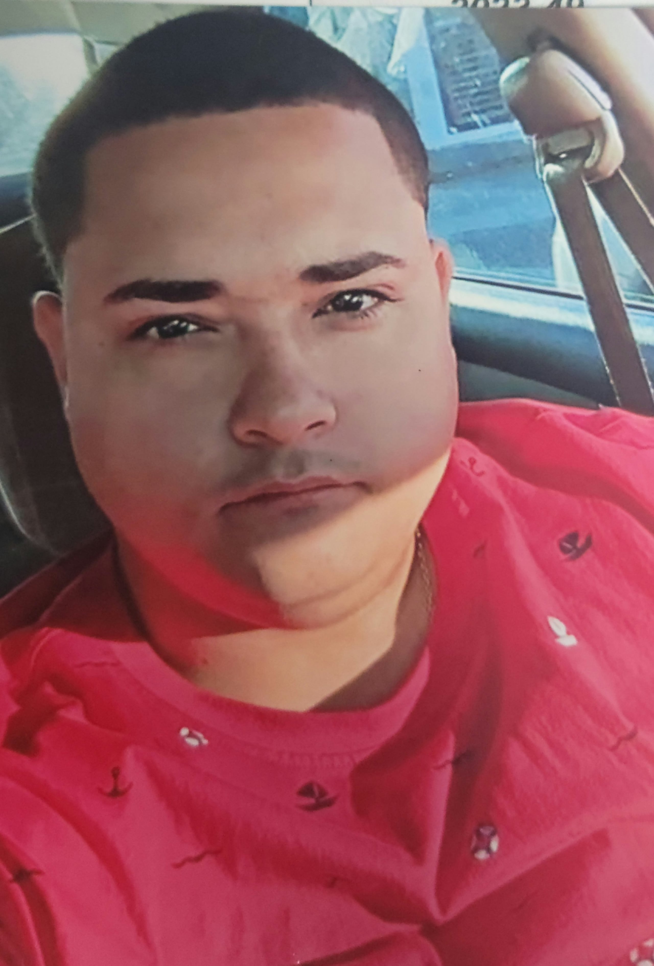 Kevin Yacier Candelaria Díaz, de 26 años, quien fue visto por última vez el 20 de mayo de 2023, cuando salió de su hogar en el barrio Leguisamo en Mayagüez y no regresó.