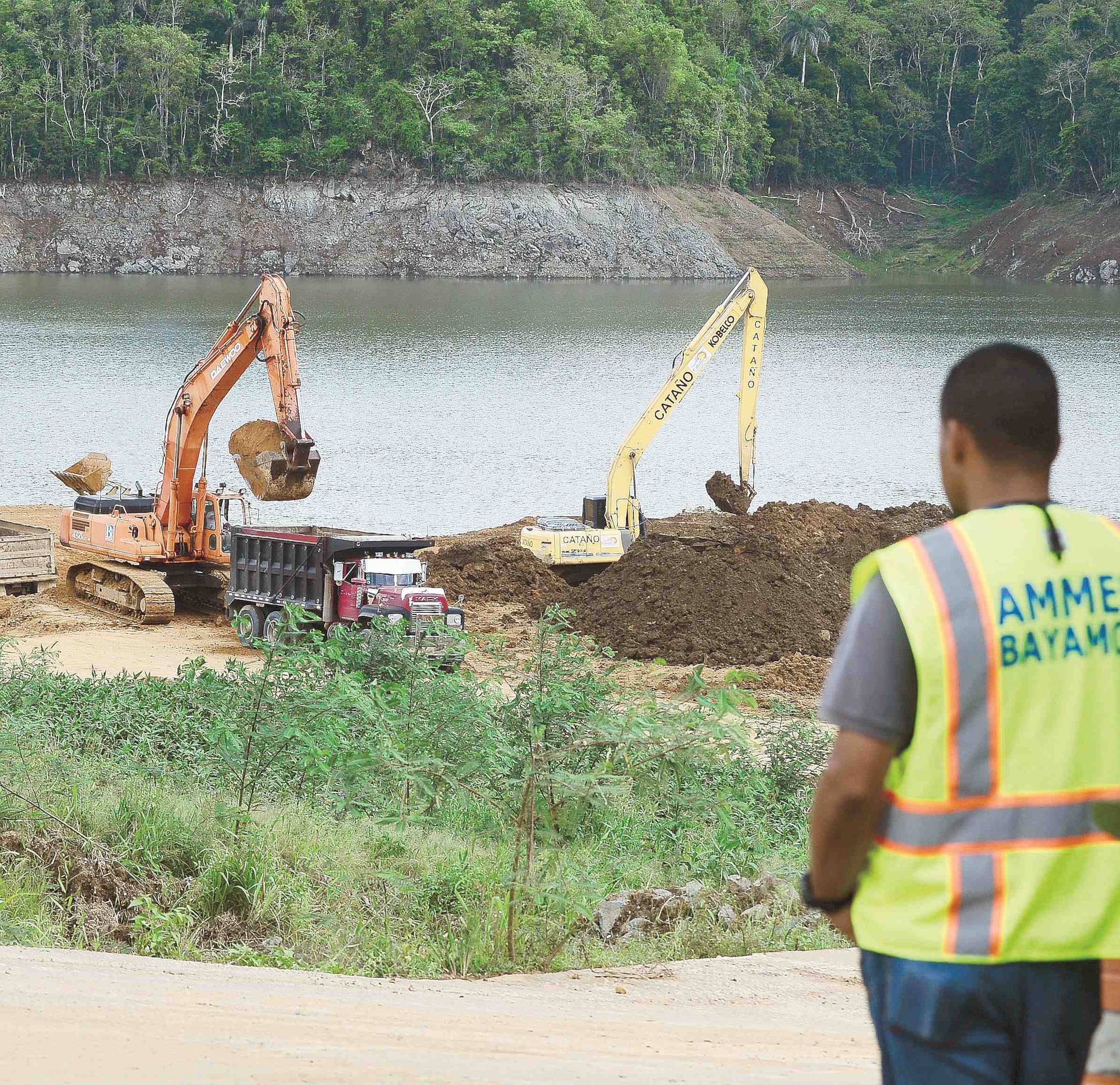 La AAA estimó que el dragado de los embalses Carraízo y La Plata tendrían un costo de $300 millones, cada uno, y espera por FEMA, tras asegurar que no cuenta con el presupuesto para cubrirlo. (GFR Media)