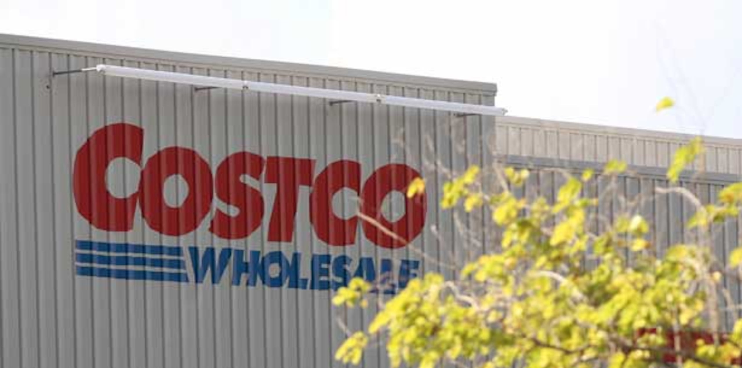 El delincuente cargó con $48,060 en efectivo y $12,550, en cheques producto de las ventas de Costco. (Archivo)
