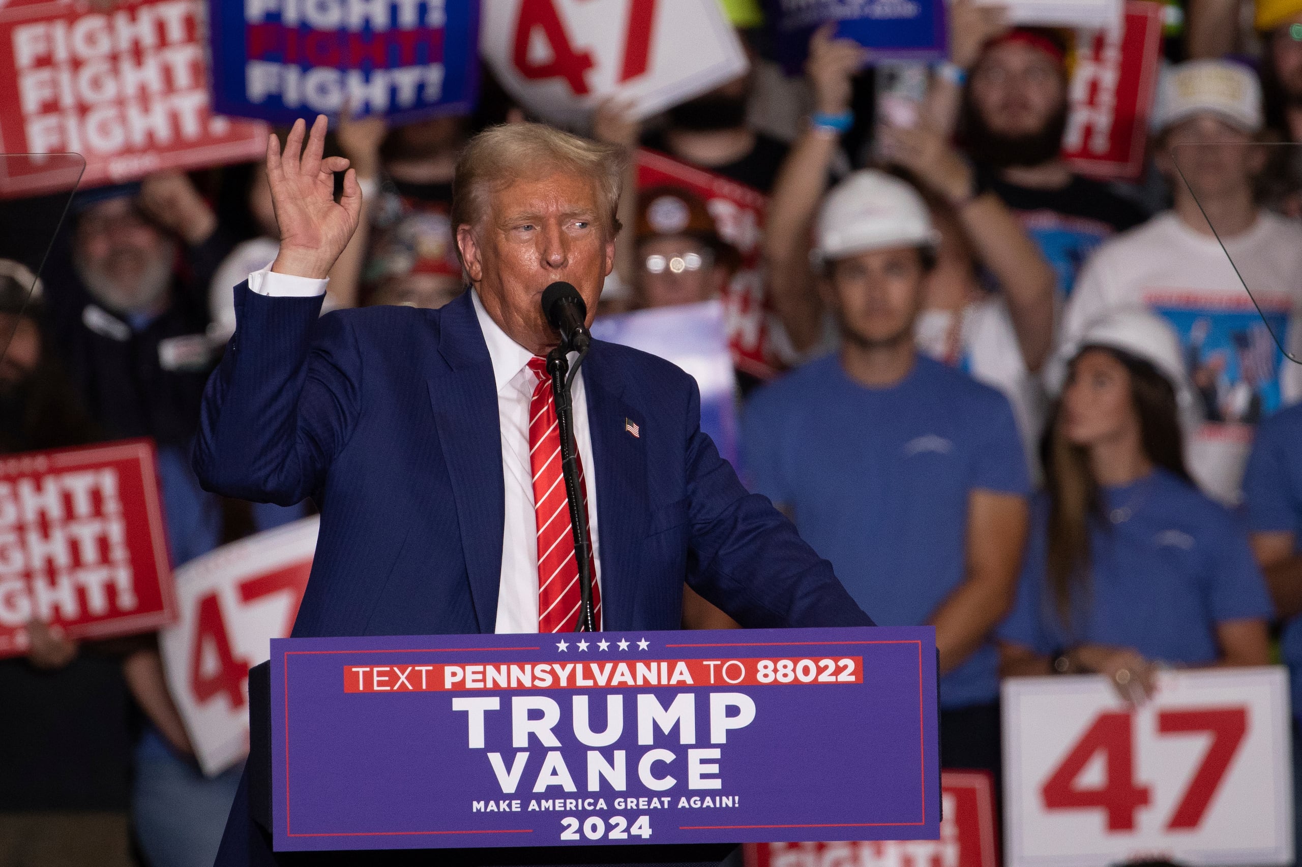 El candidato republicano a la presidencia, el expresidente Donald Trump, habla durante un evento de campaña en Johnstown, Pensilvania, el viernes 30 de agosto de 2024. (AP Foto/Rebecca Droke)