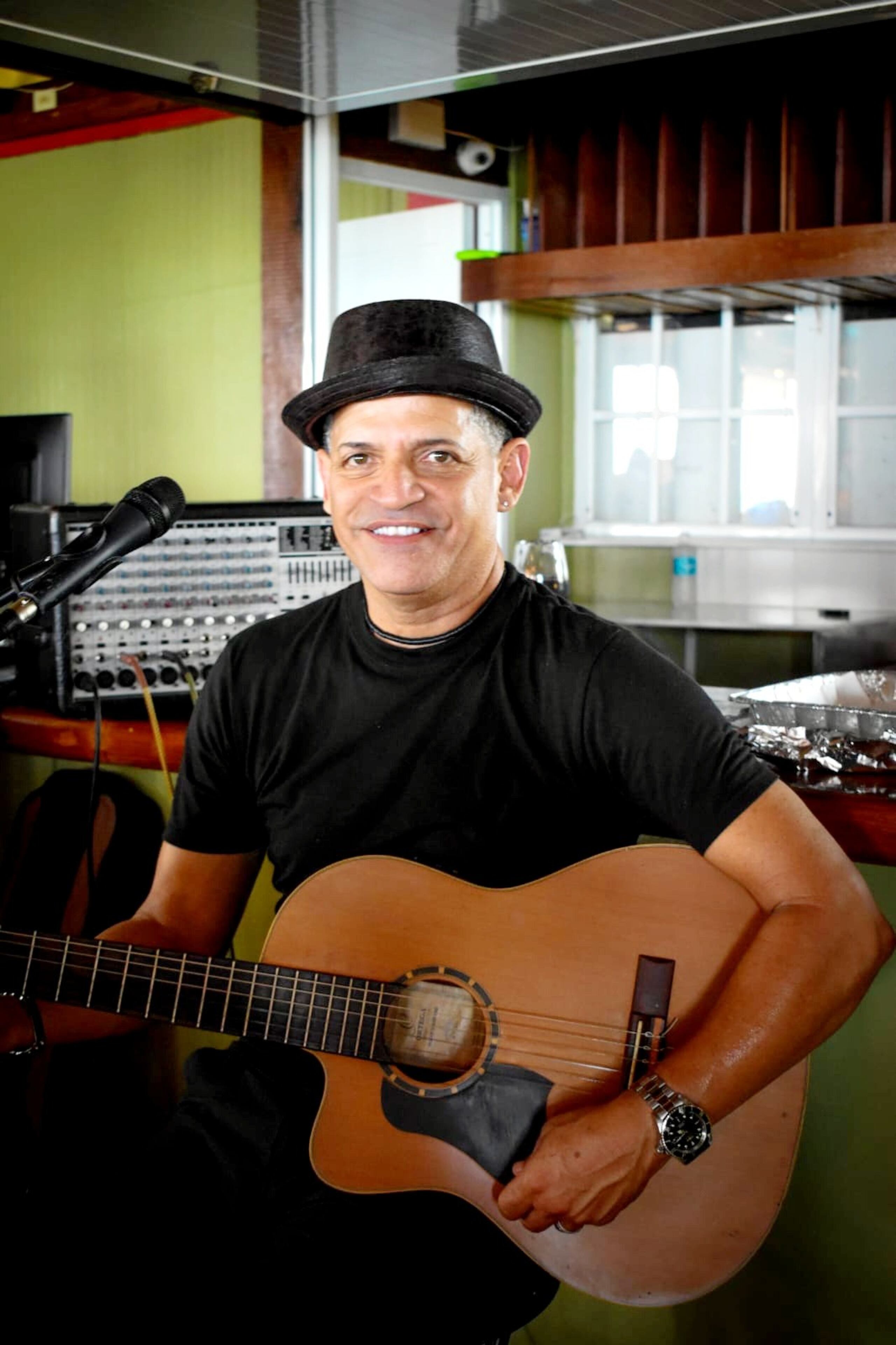 Edgar Zayas presentará un reportario variado.