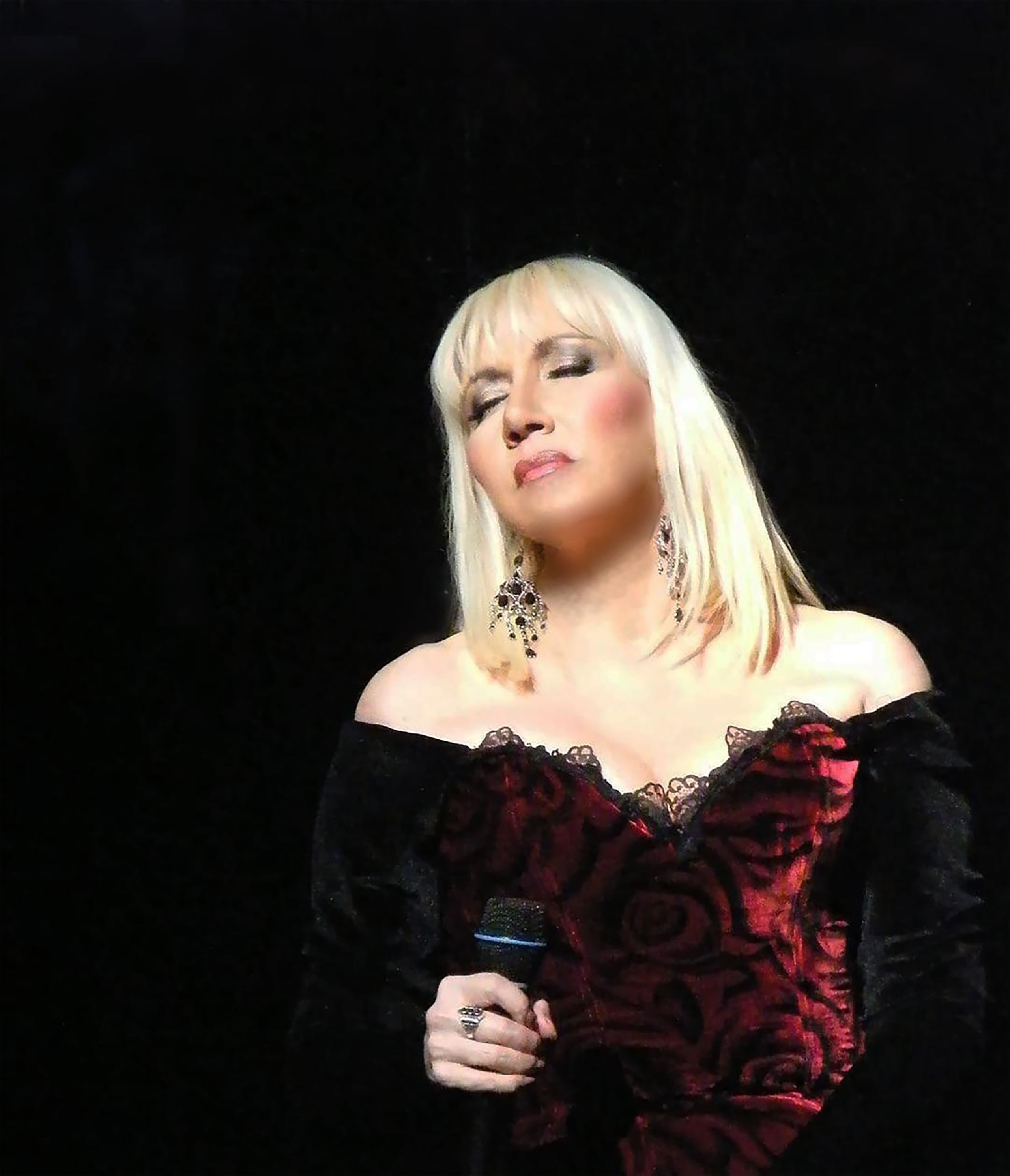 Lissette Álvarez se prepara también para su espectáculo "Quiéreme", que será el próximo 24 de agosto en el Centro de Bellas Artes de Santurce.