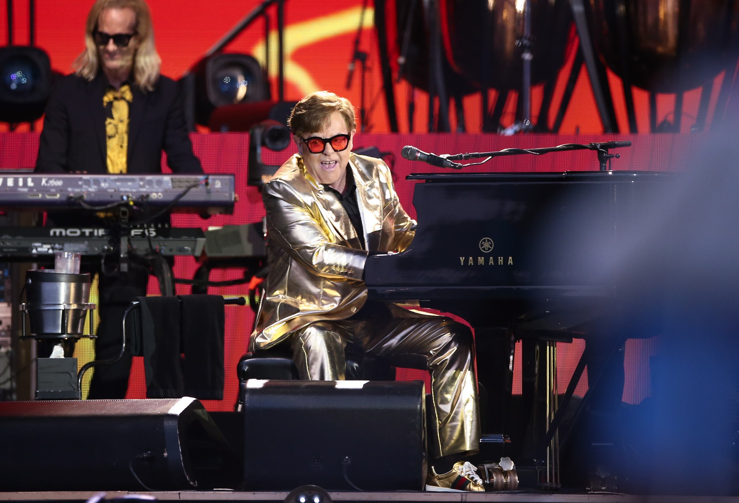 Elton John escribió la partitura para “The Devil Wears Prada”, un musical basado en la película de 2006 sobre una joven periodista que navega entre el glamour y los egos de una espectacular revista de moda.
