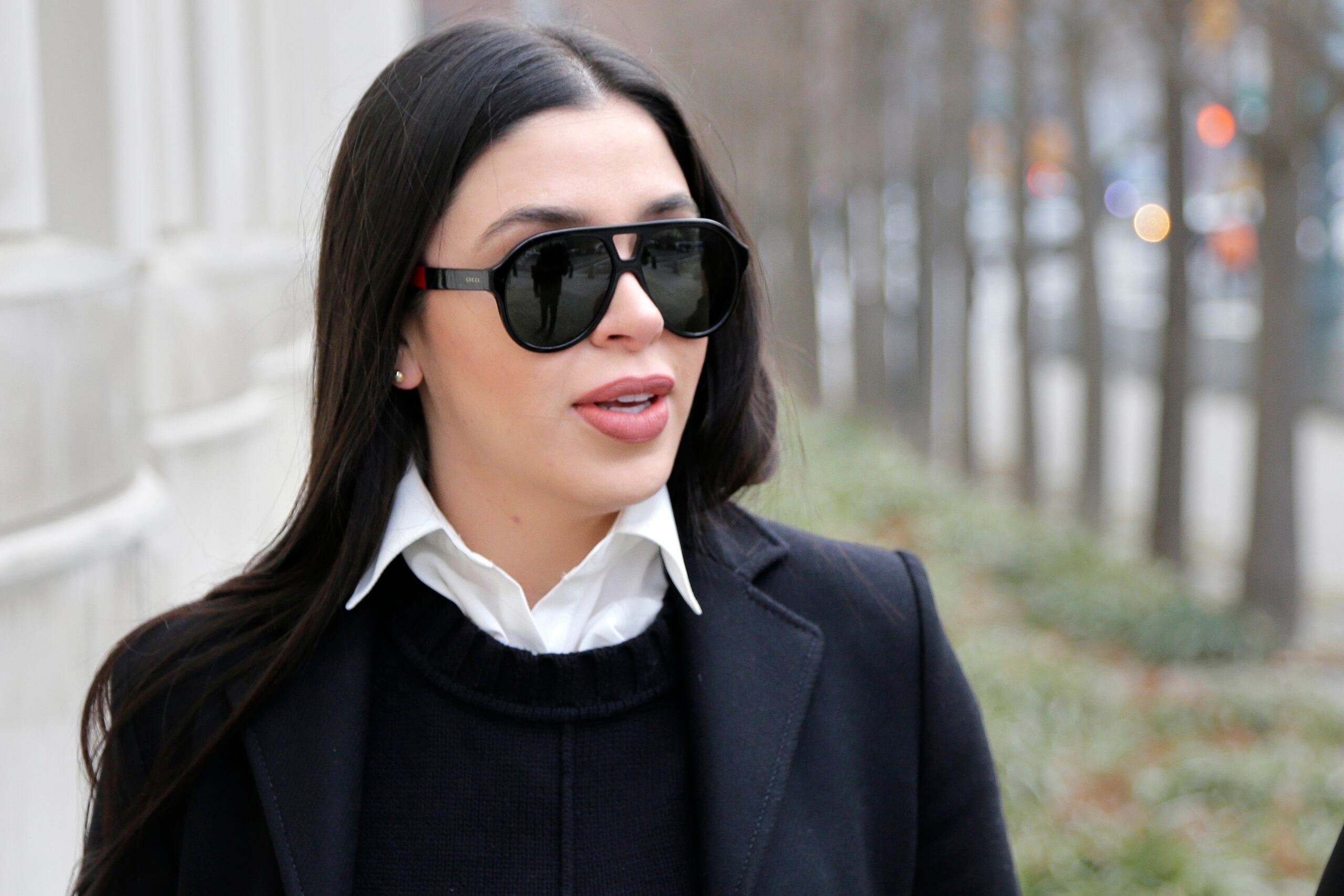 Emma Coronel Aispuro, esposa de Joaquín "El Chapo" Guzmán, llega a una corte federal en Nueva York. (AP Foto/Seth Wenig, Archivo)
