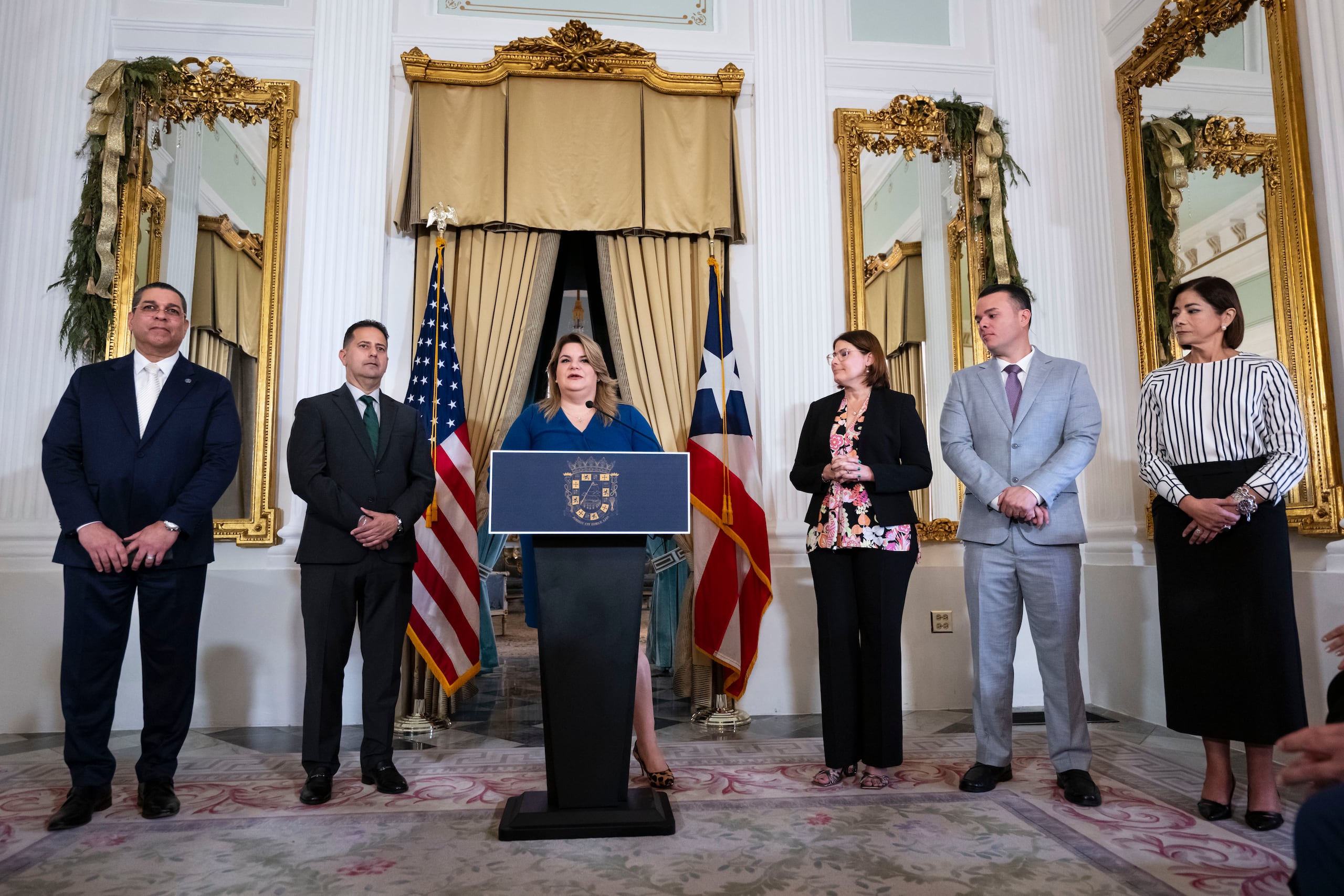 La gobernadora Jenniffer González Colón sostuvo que la próxima semana discutirán los cambios a la política de generación de energía, para luego atender el tema de transmición y distribución, donde se incluiría la cancelación del contrato de LUMA.
FOTO POR: Carlos Rivera Giusti/GFR Media.
Jenniffer González, Gobernación, Nombramientos
