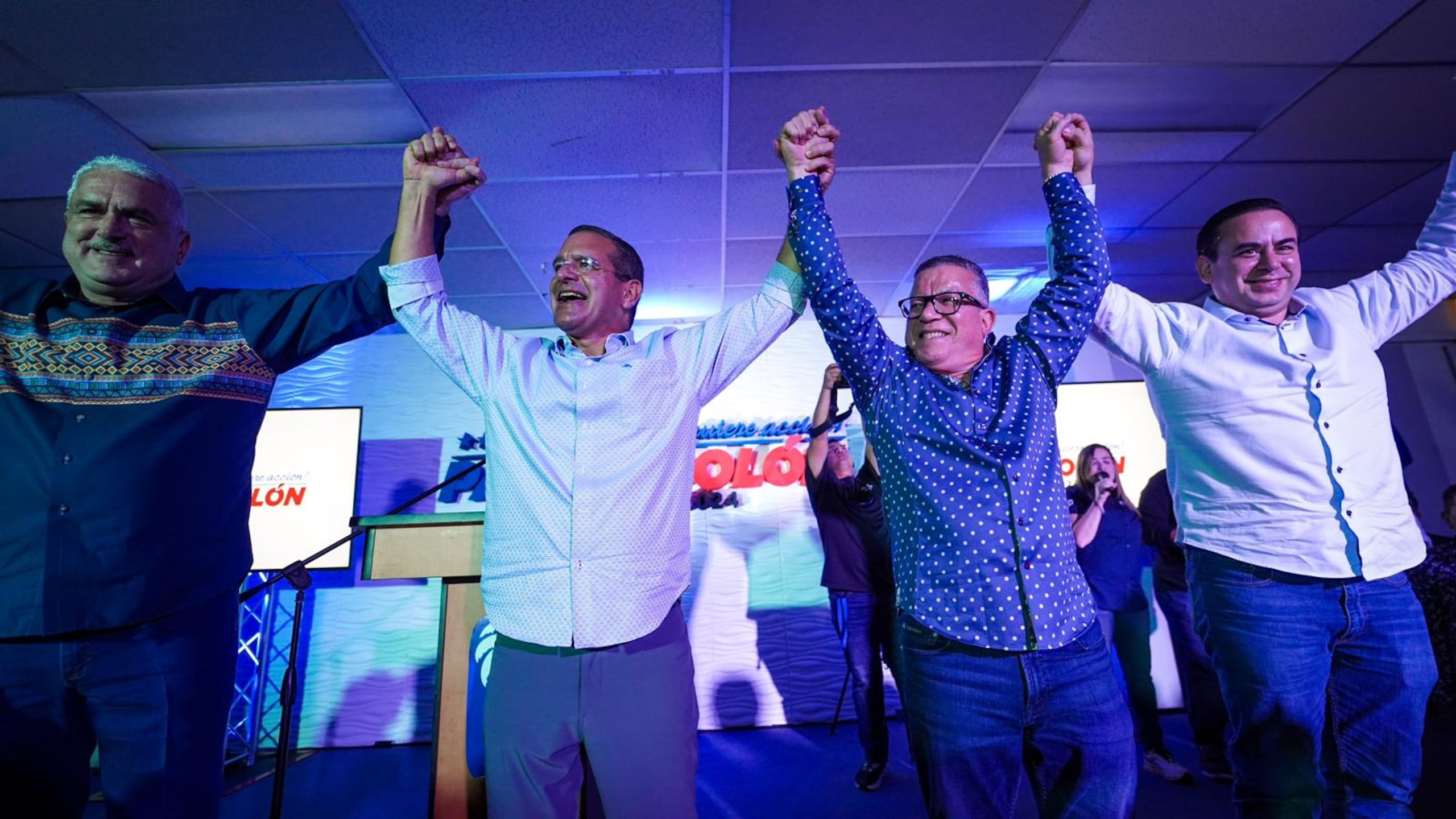 El gobernador Pedro R. Pierluisi acompaña al presidente municipal de Ponce del PNP, Pablo Colón, en su radicación de candidatura a alcalde de la Ciudad Señorial en diciembre pasado.