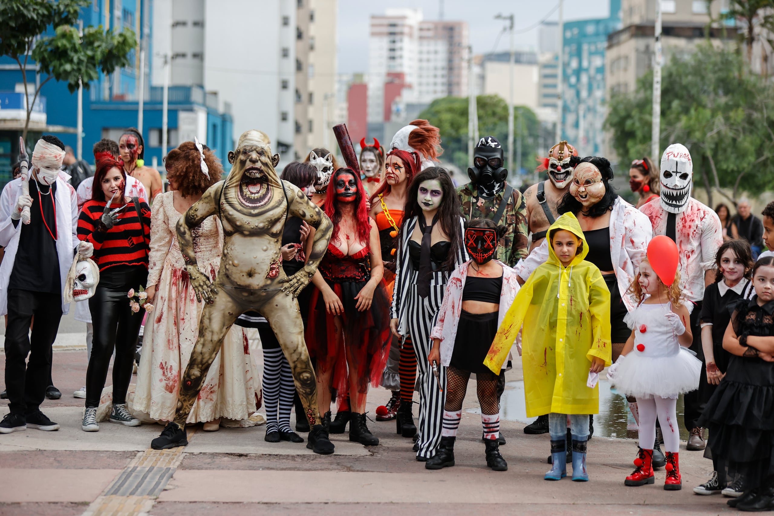 En la edición de este año, que ha sido la segunda celebrada después de la pandemia, acudieron personas caracterizadas con disfraces hiperrealistas.