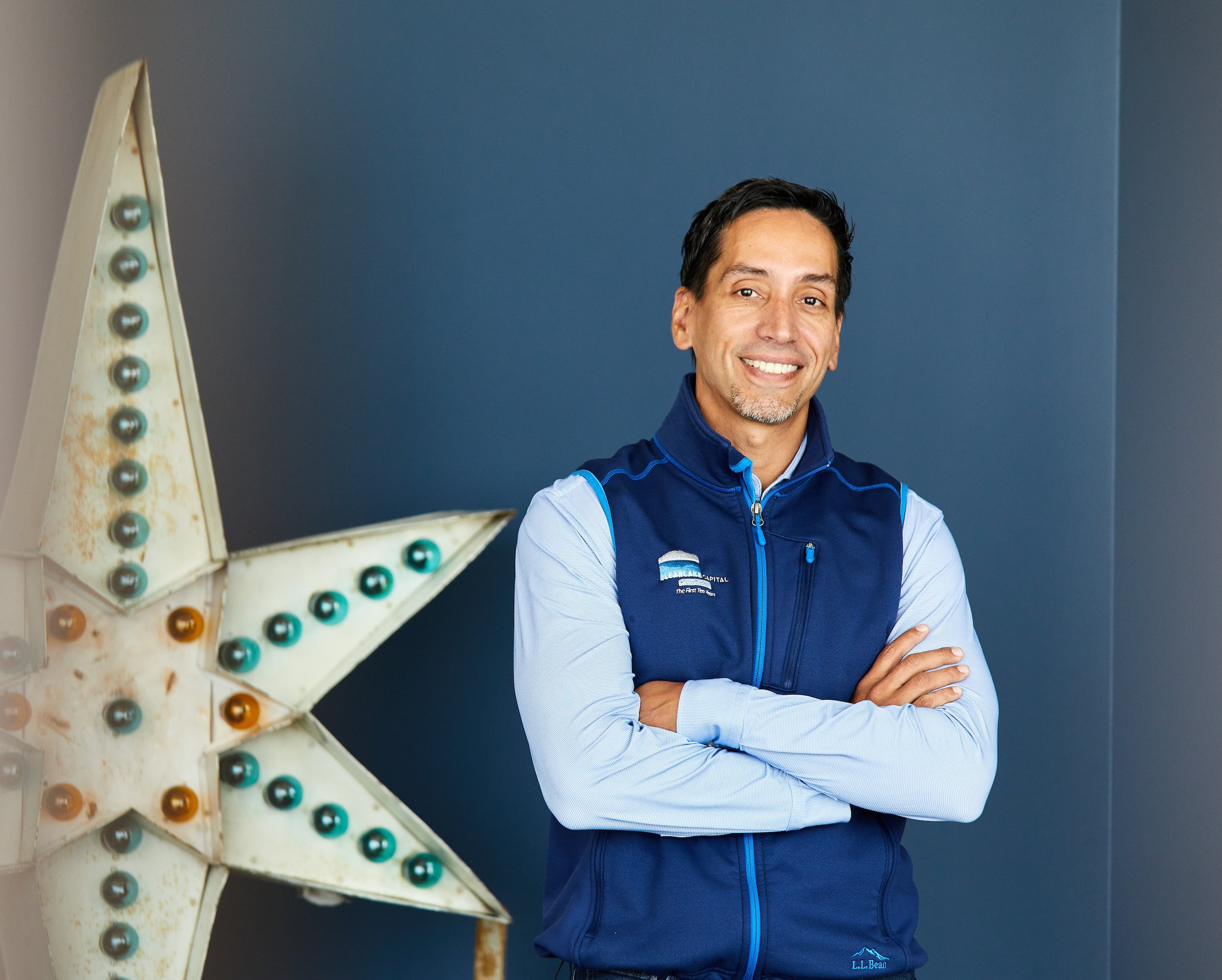 El puertorriqueño José E. Feliciano es en uno de los accionistas mayoritarios del Chelsea FC. También es socio cofundador de la firma Clearlake Capital.