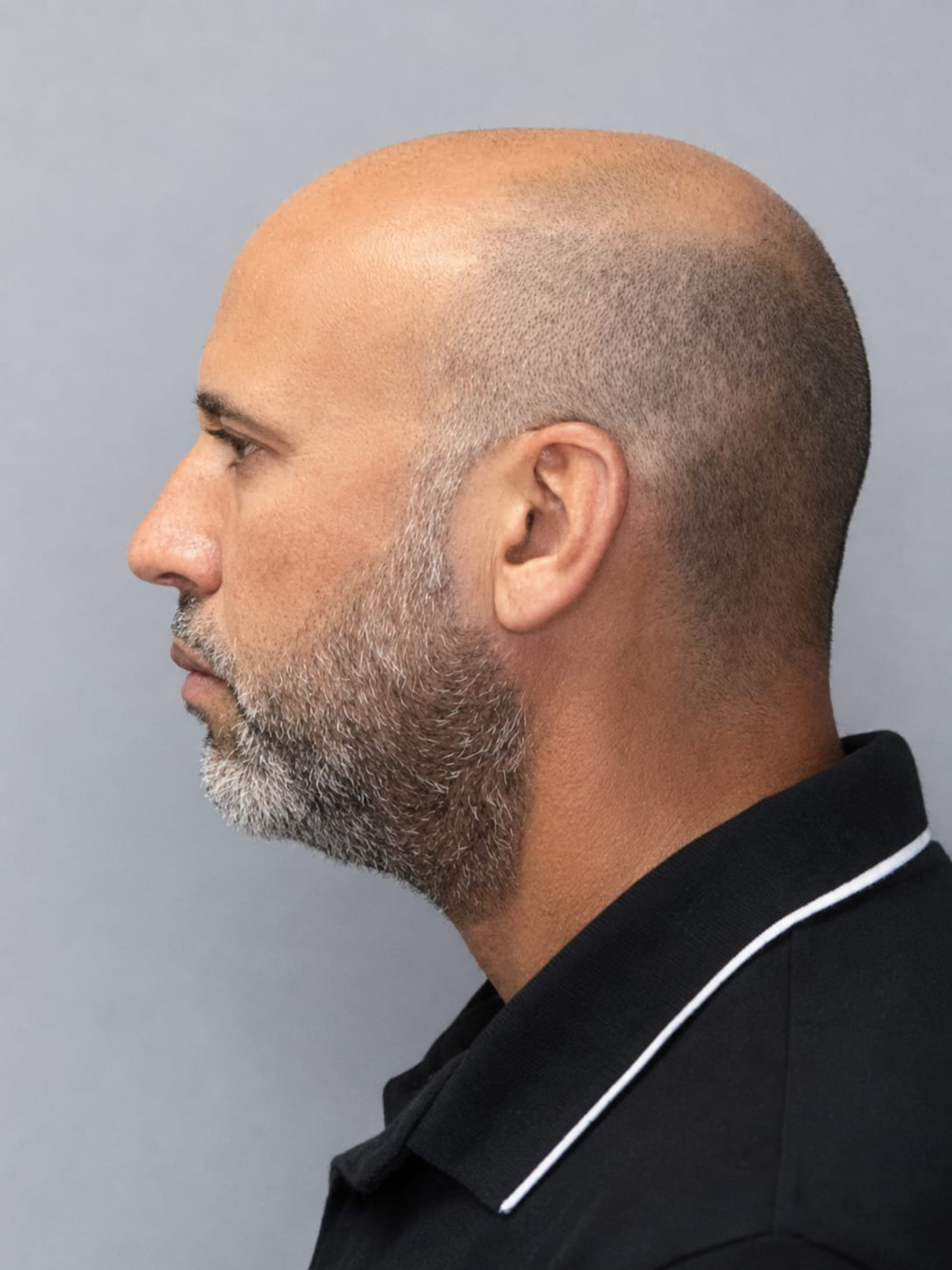 Juan José Correa Colón, fue imputado en ausencia de cargos de fraude y apropiación ilegal. Si lo ha visto llame a la línea confidencial (787) 343-2020.