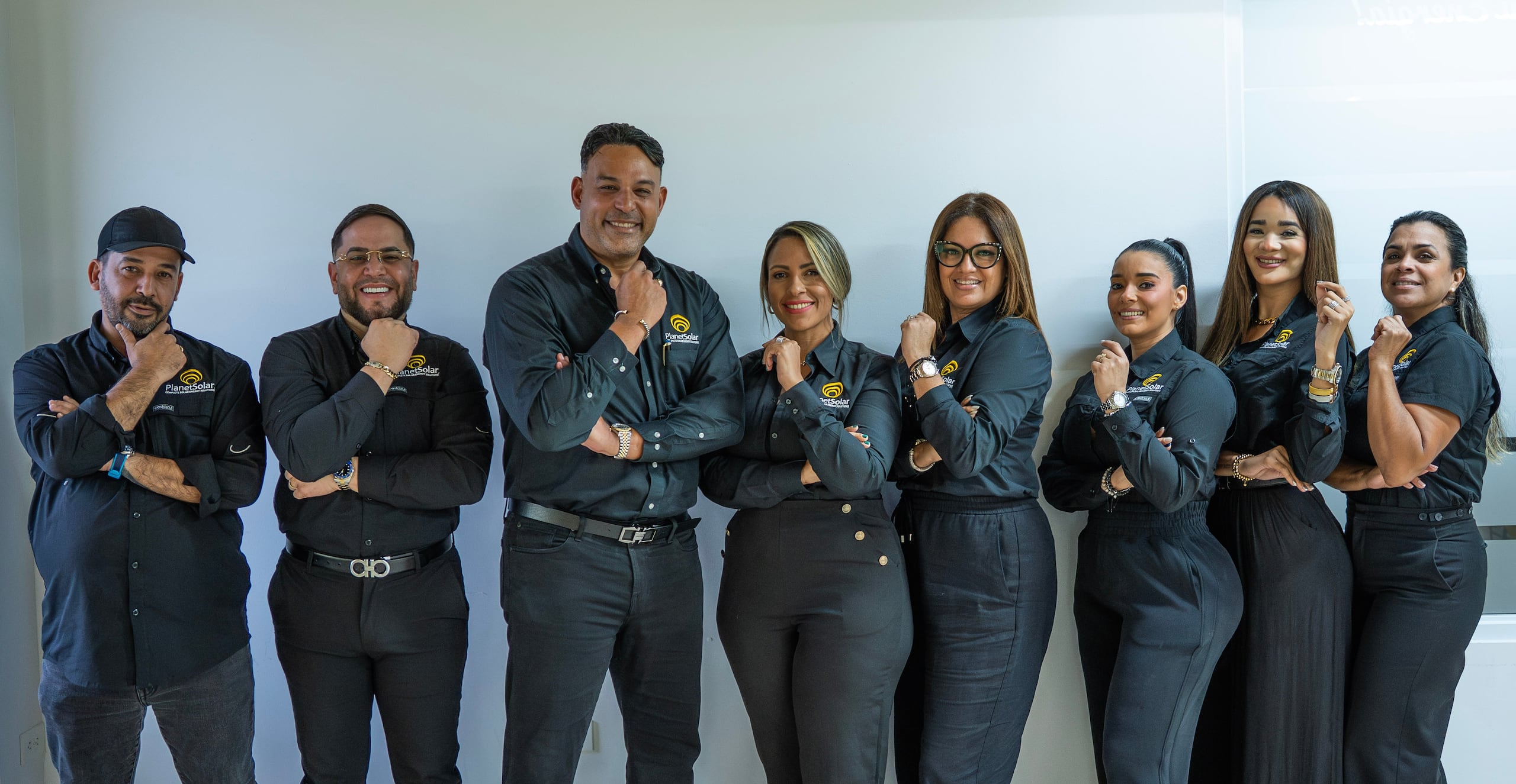 De izquierda a derecha, Luis León, Jorge Ortiz, Francisco Hernández, Grace Pérez, Elizabeth Sierra, Roselyn Rodríguez, María Rivera y Maricruz De Jesús.