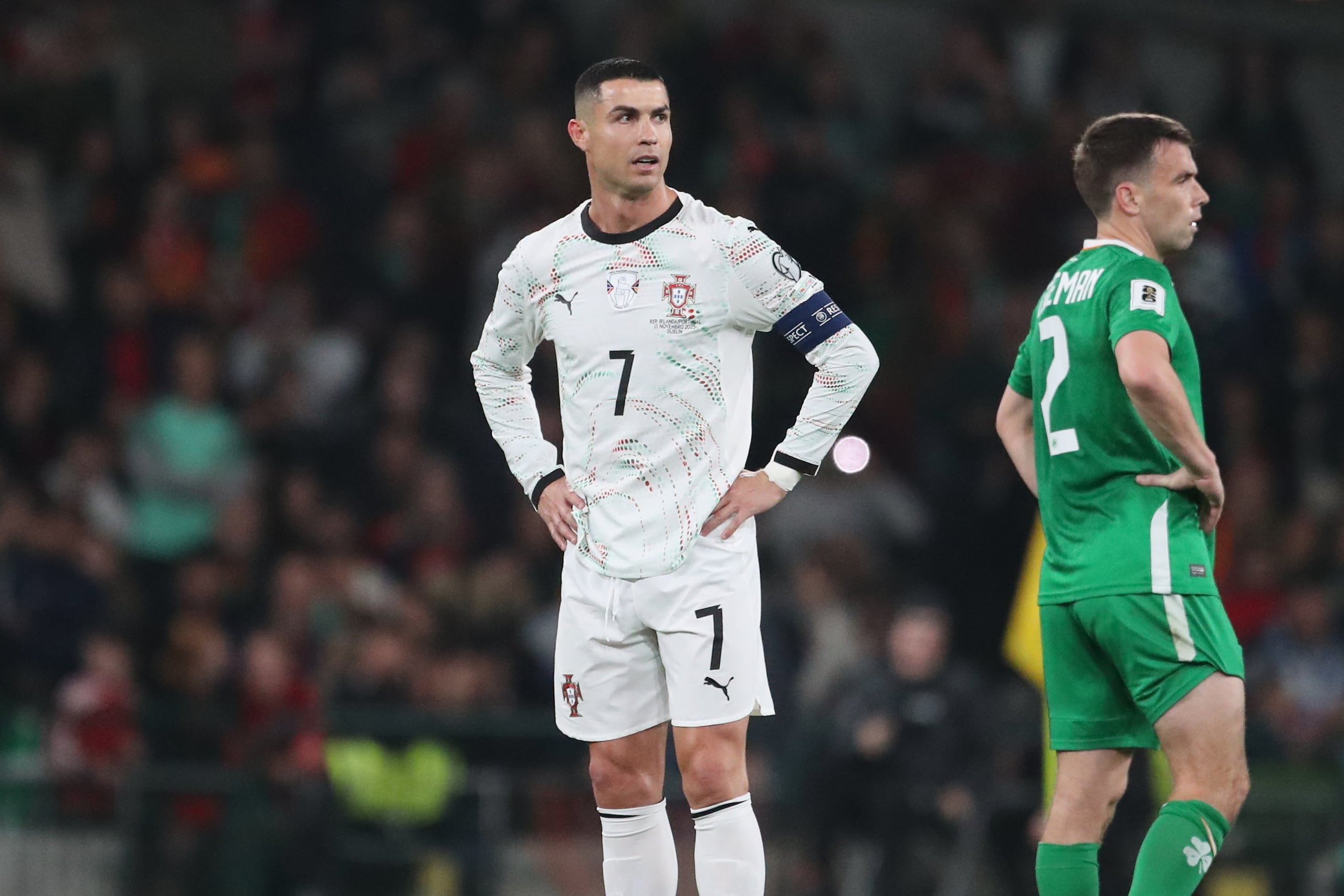 Cristiano Ronaldo, al centro, durante un partido clasificatorio a la Copa Mundial 2026.