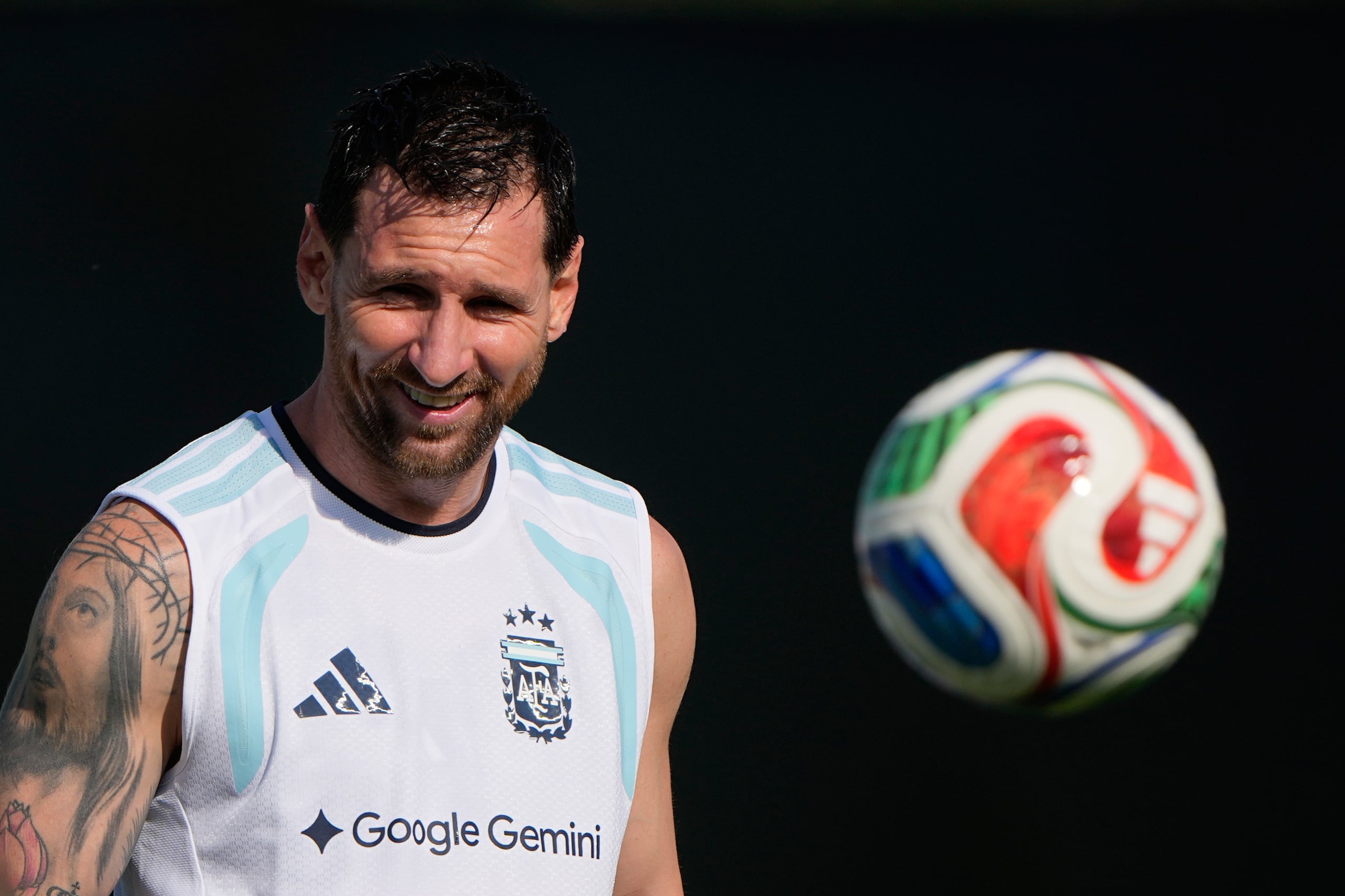 El capitán de Argentina, Lionel Messi, se entrena para el Mundial en Kansas City.
