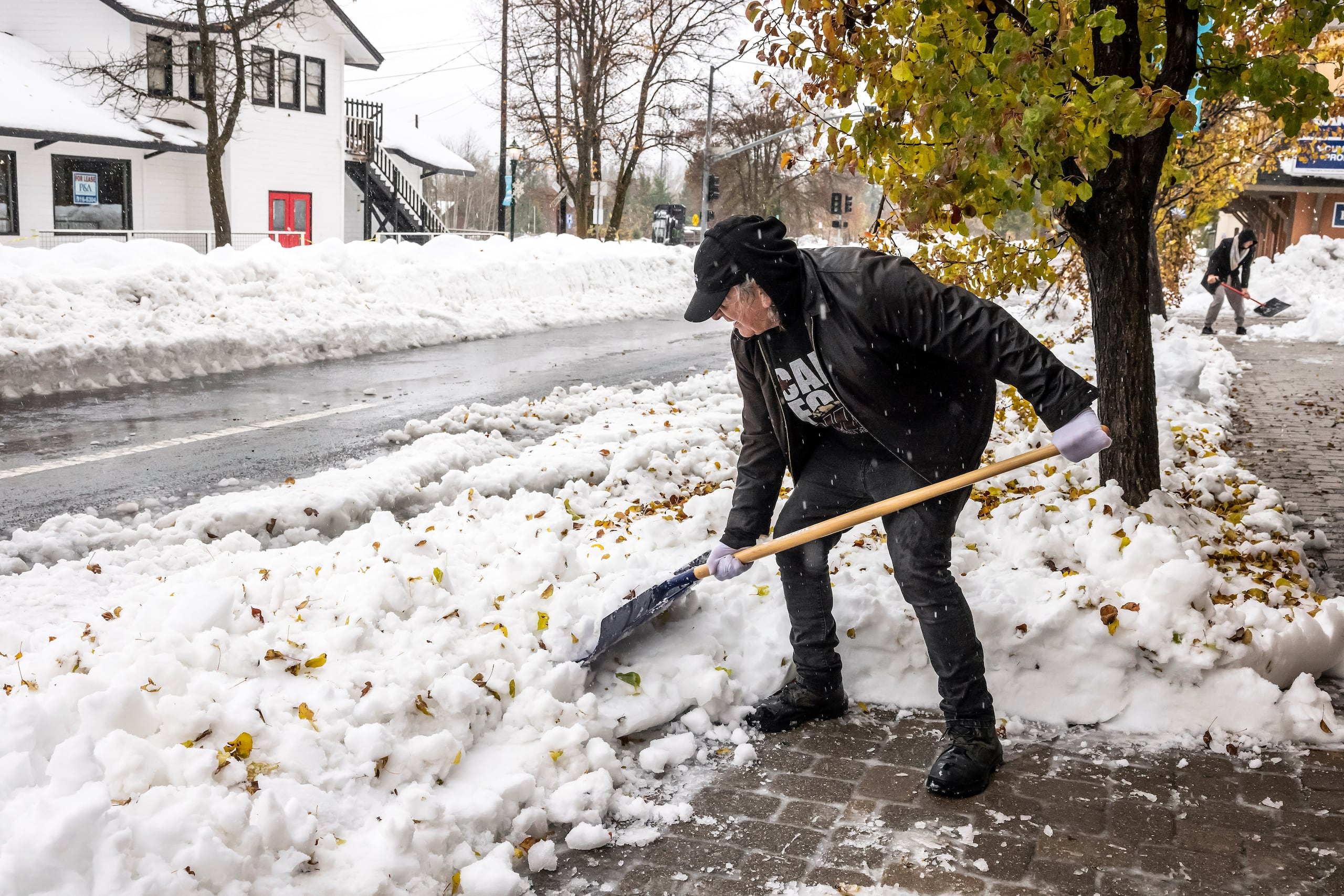 Se espera que otro sistema de tormentas llegue para la semana de Acción de Gracias y se prolongue hasta el martes en el noroeste del Pacífico, descargando lluvia así como nieve en las elevaciones más altas.