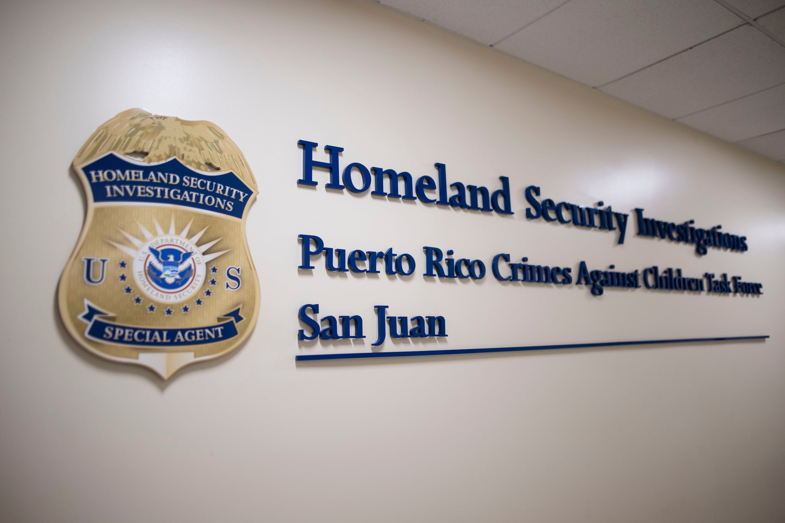 El 26 de febrero, un gran jurado federal emitió cuatro acusaciones separadas contra los imputados, quienes fueron arrestados durante la madrugada en un operativo liderado por HSI.