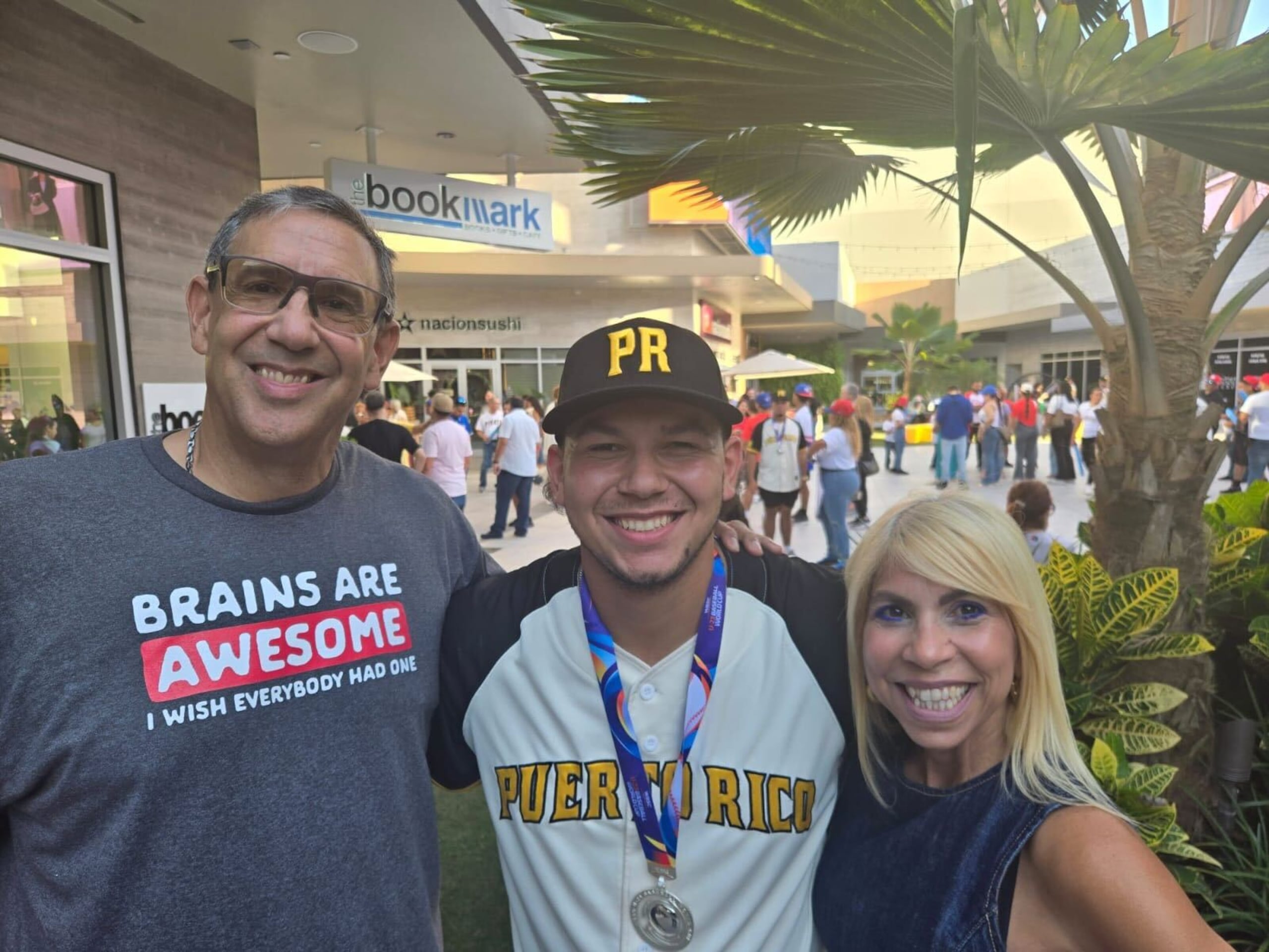 Luis "Feñito" Rodríguez; Luis Rodríguez, hijo; y Ada Mercado (madre).