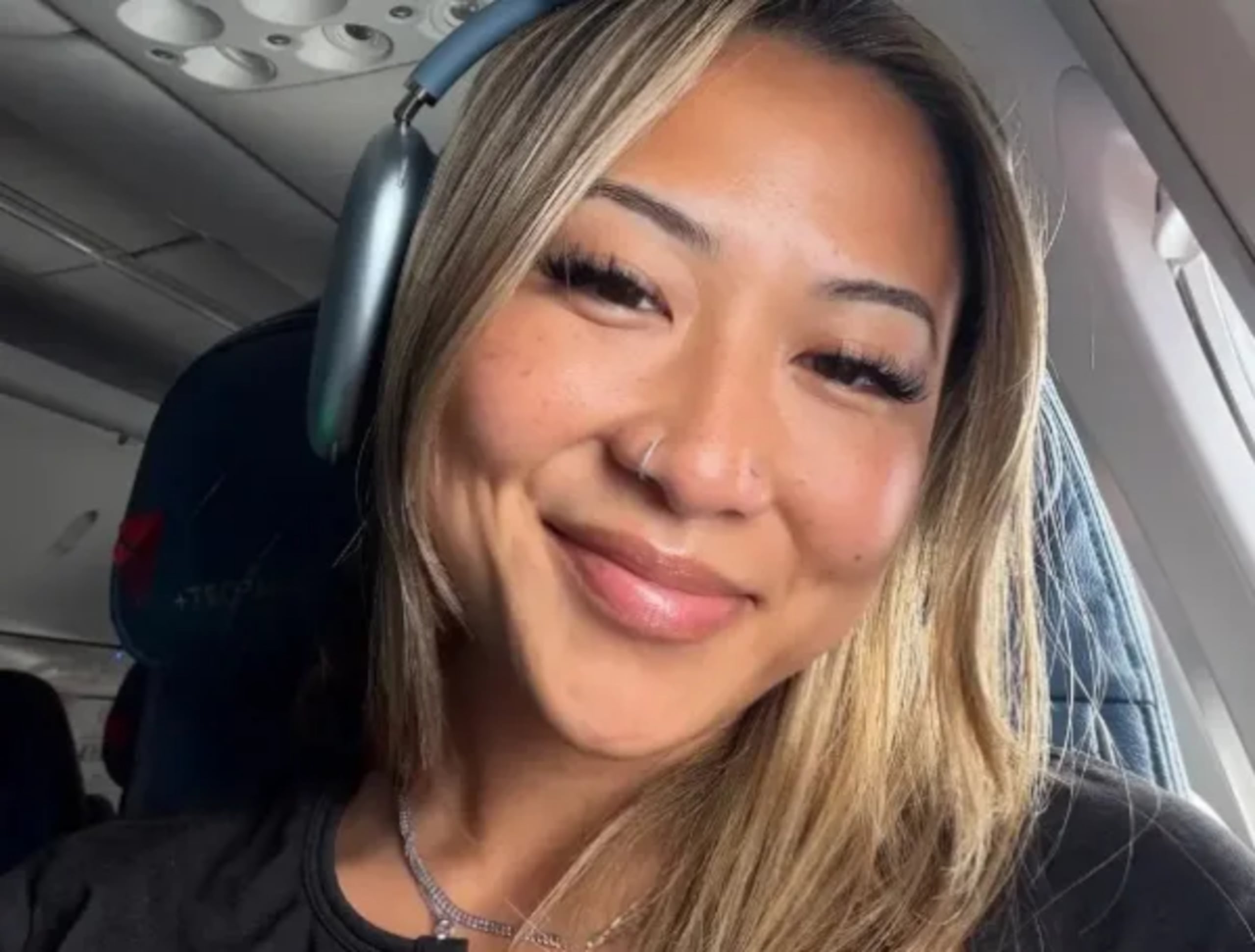 Angelique Khieu realiza un trayecto aéreo de hora y media cada jornada presencial luego de que su empresa exigiera asistir a la oficina tres días a la semana.