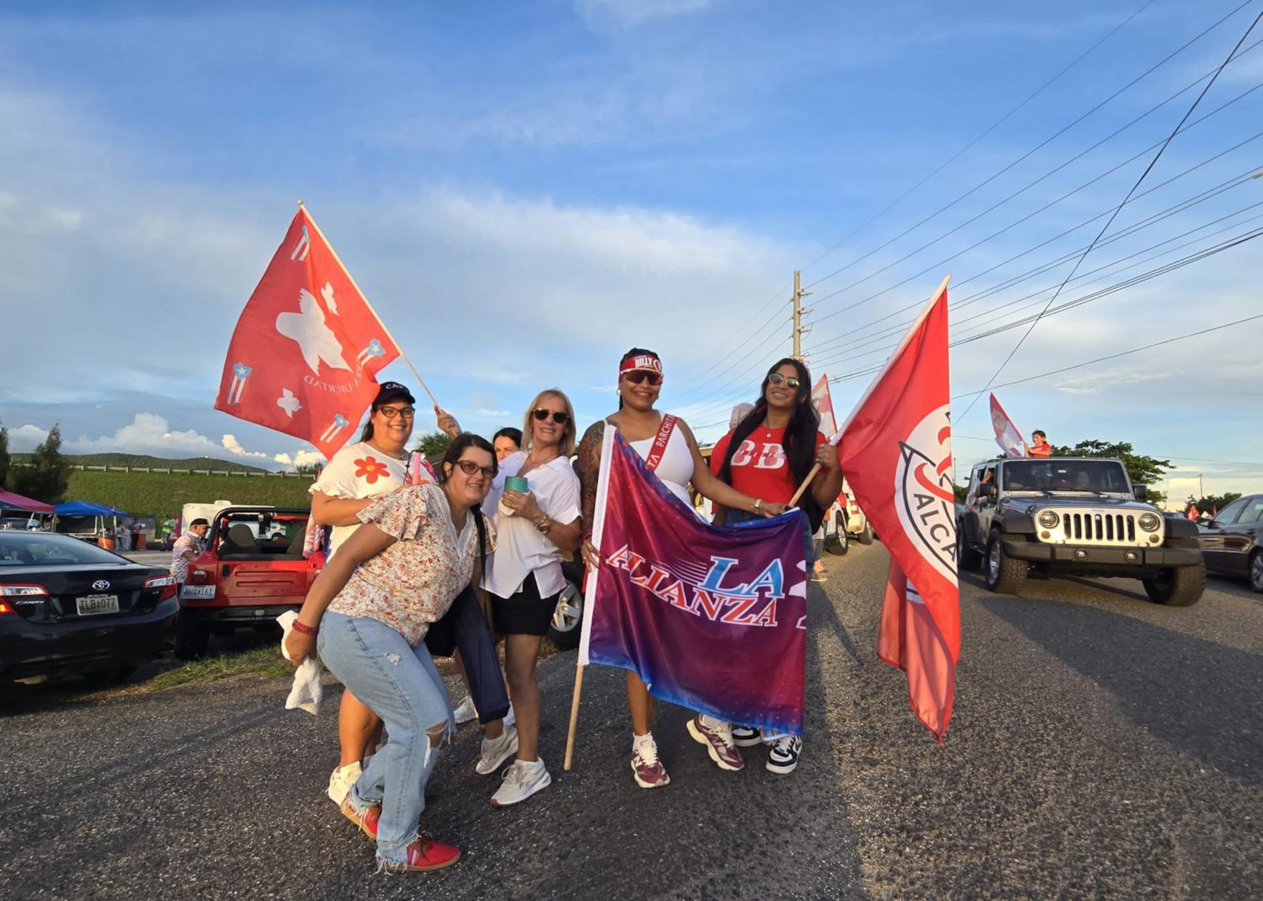 Los simpatizantes del Partido Popular Democrático esperaban en Santa Isabel a Jesús Manuel Ortiz y Pablo José Hernández.