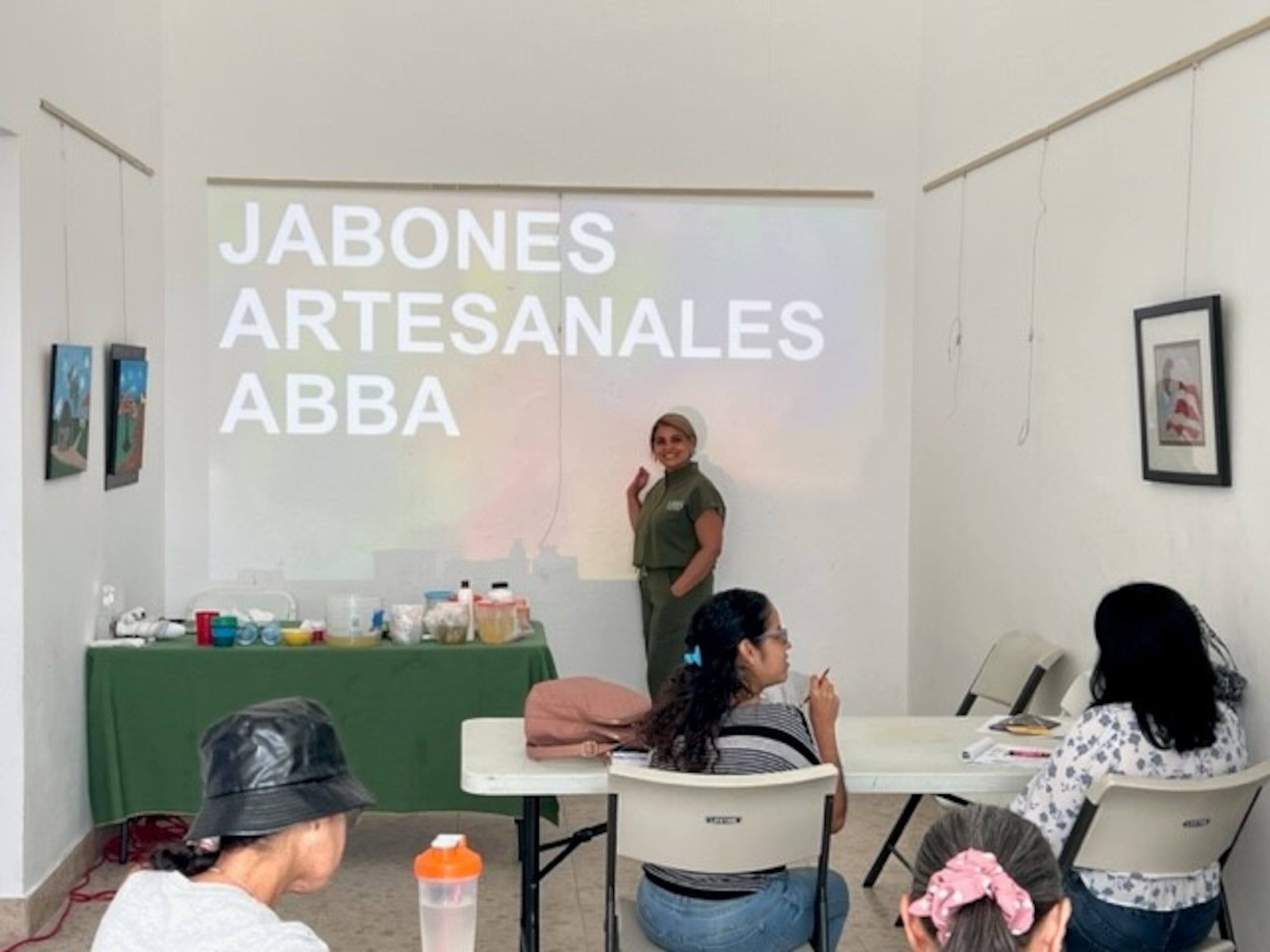 La artista ofrece talleres educativos.