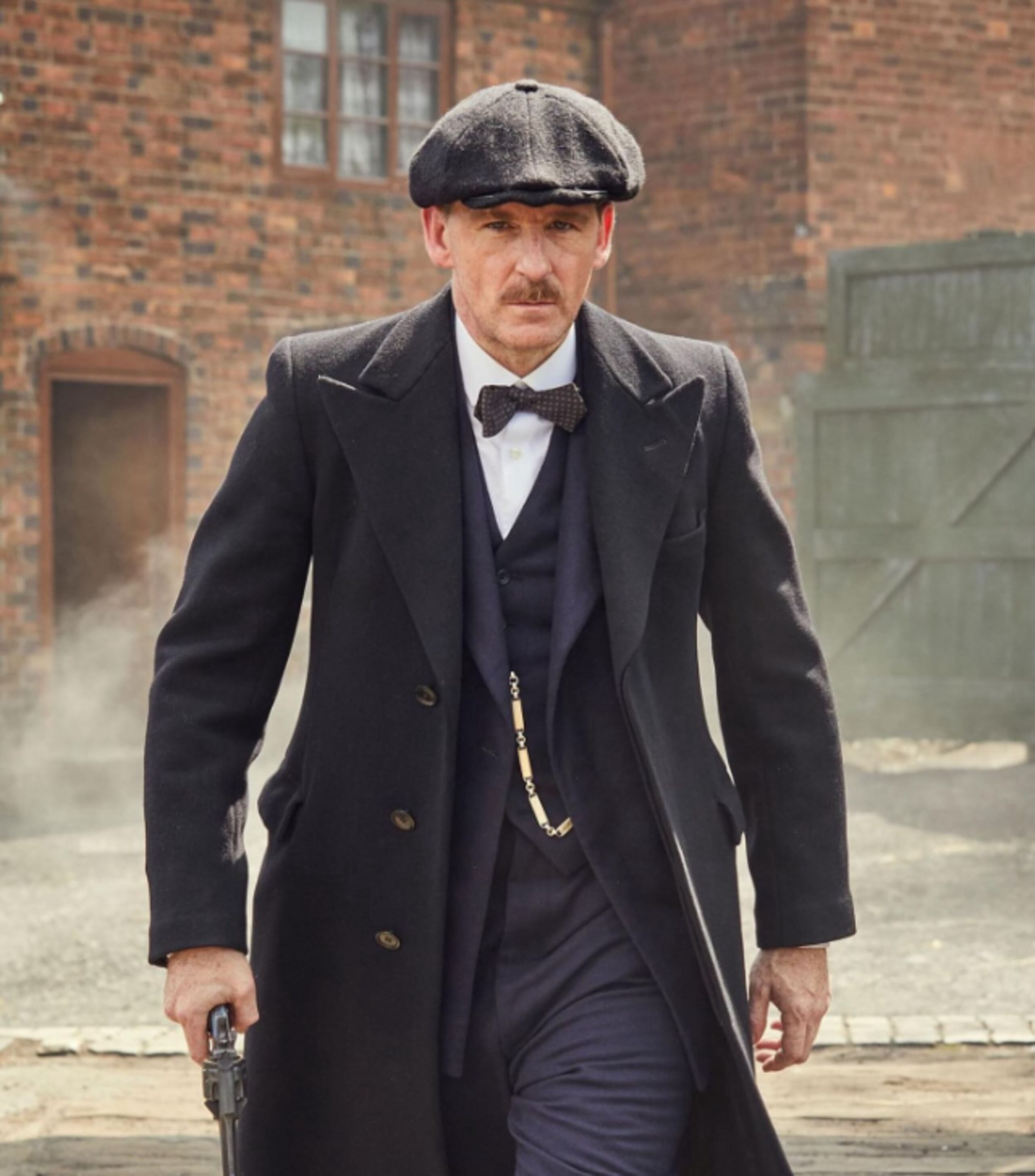 Paul Anderson mientras interpreta a Arthur Shelby en “Peaky Blinders".