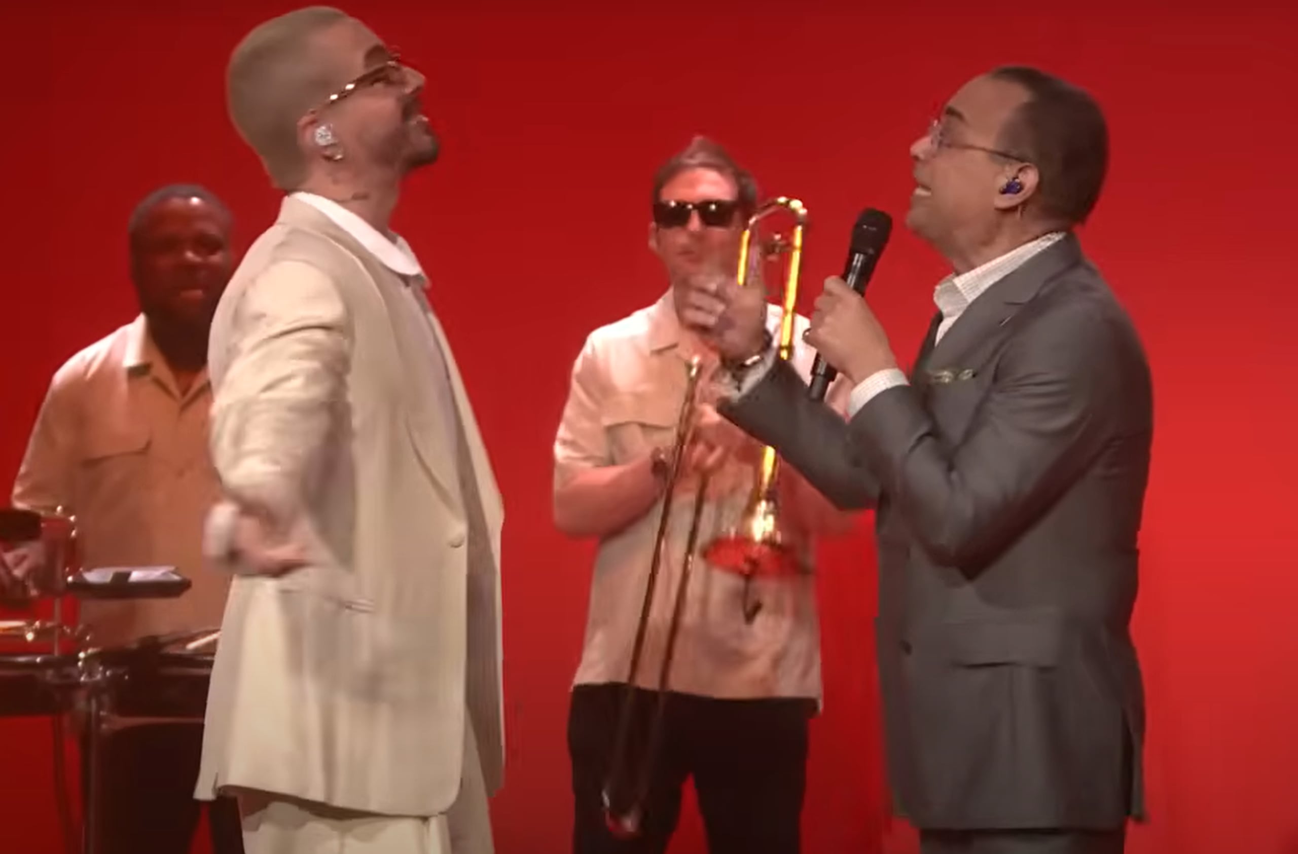 J Balvin y Gilberto Santa Rosa en The Tonight Show