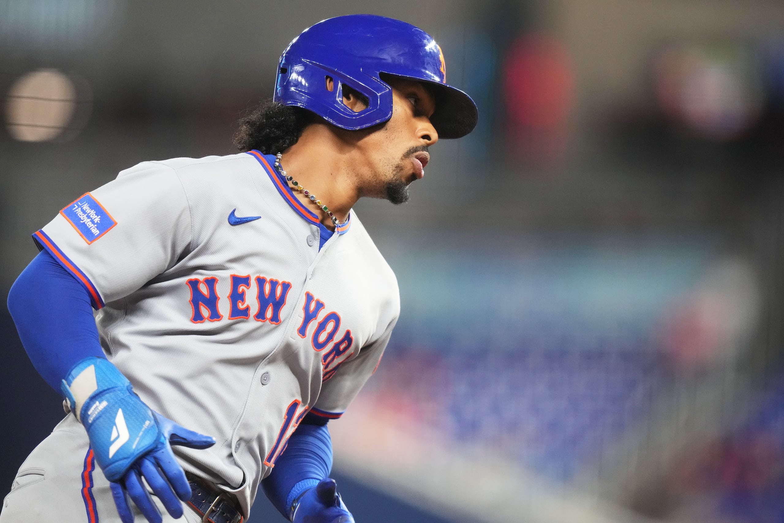 Francisco Lindor con el uniforme de los Mets.
