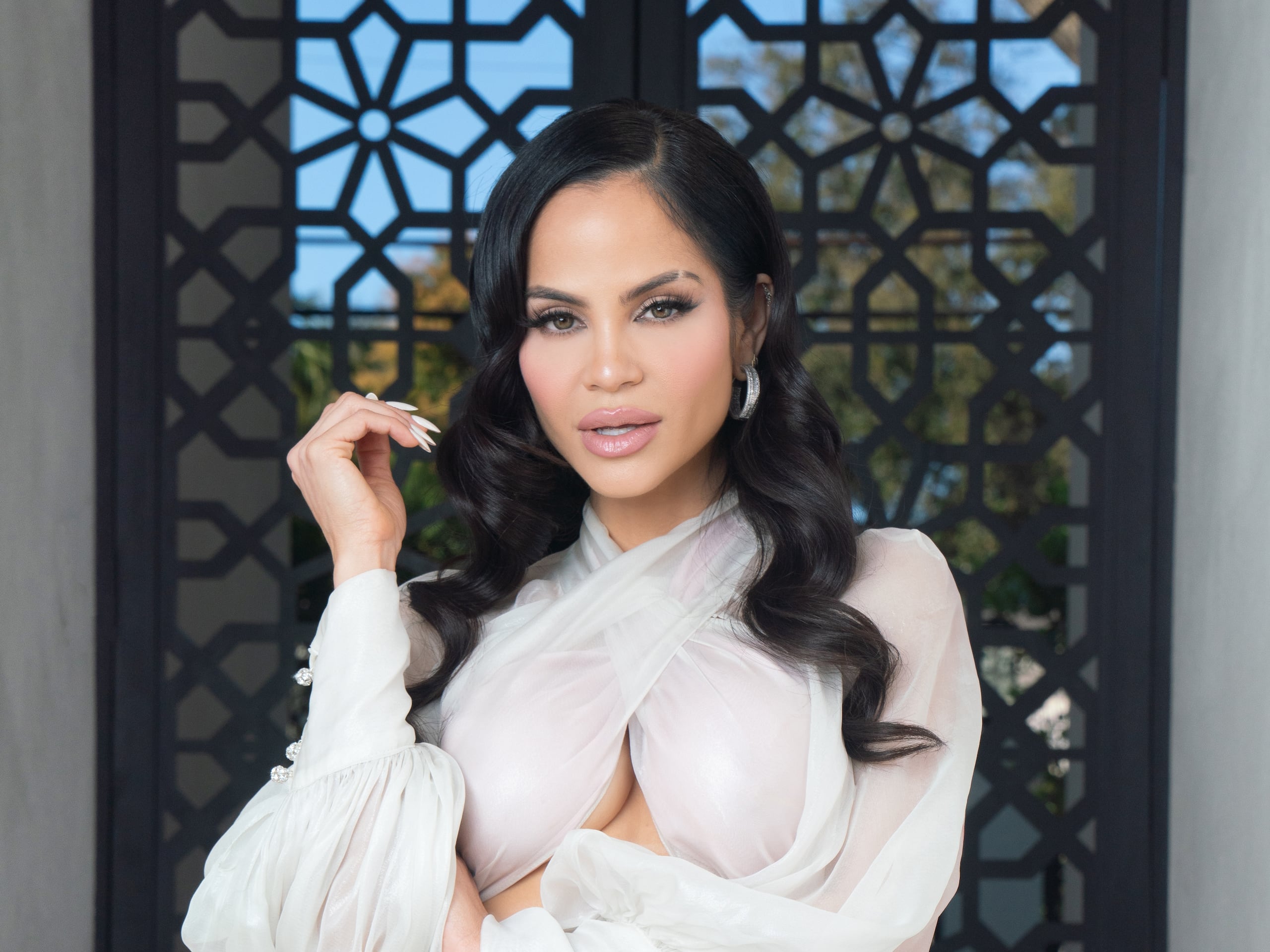Natti Natasha honra sus raíces con su nuevo disco al ritmo de bachata.