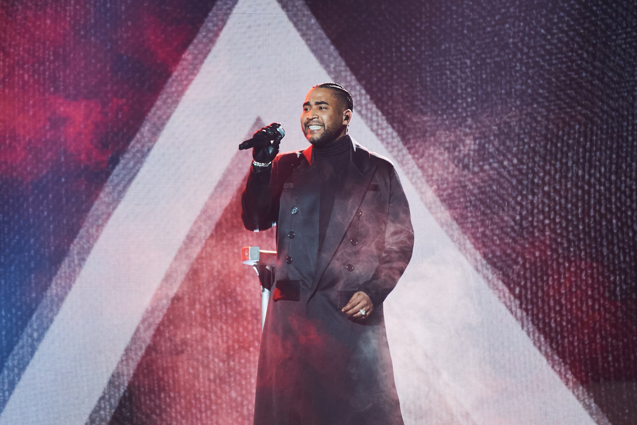 Don Omar es intérprete de éxitos como "Dale Don dale", "Dile", "Ojitos chiquitos", "Salió el sol" y "Danza kuduro".