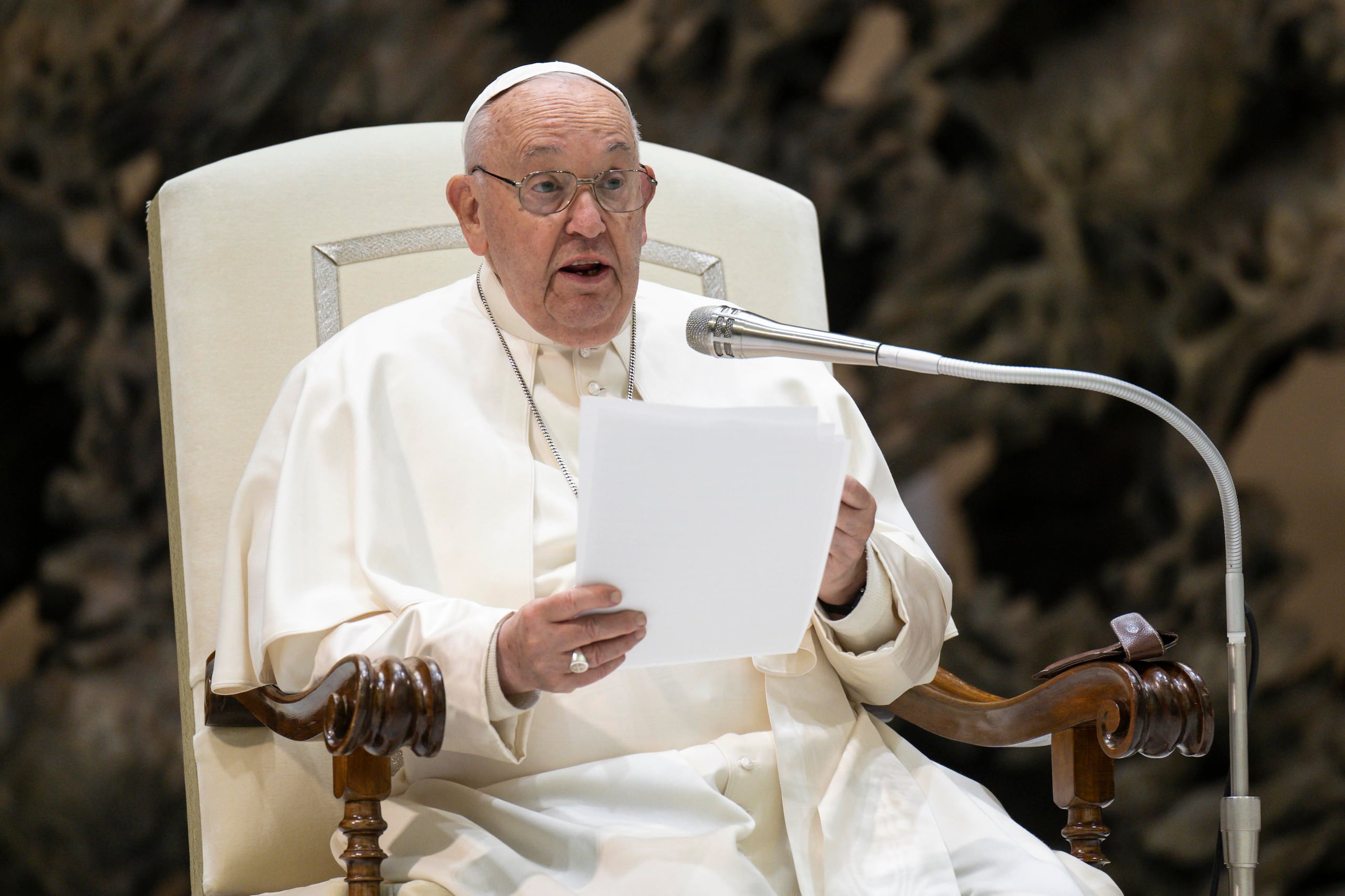 El Vaticano es una monarquía absoluta, donde el papa ejerce el supremo poder legislativo, ejecutivo y judicial.