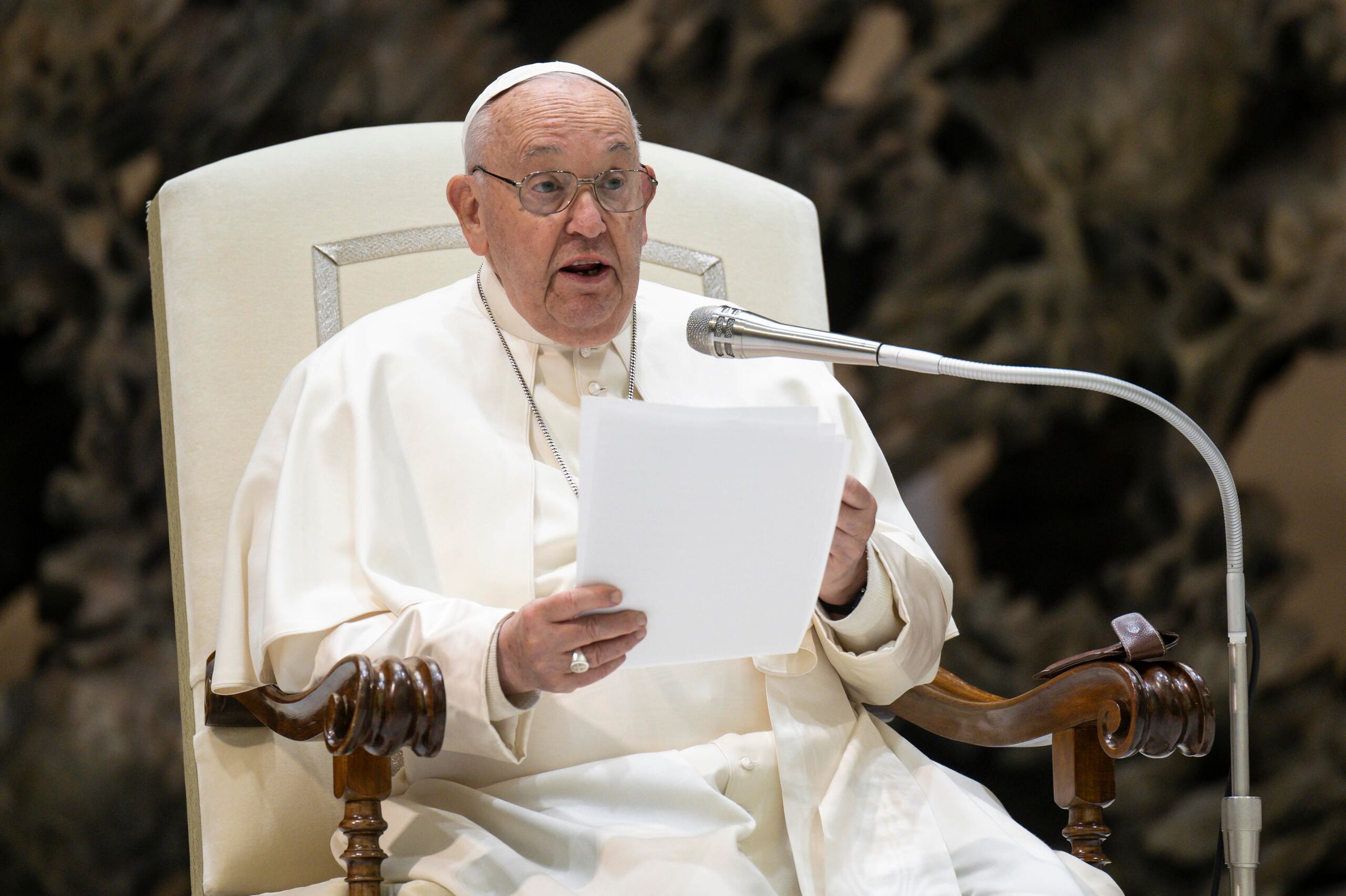 Francisco recordó que el sábado se cumplían 10 años de una plegaria de paz que ofreció en los jardines del Vaticano, y a la que asistieron el entonces presidente israelí Shimon Peres y el líder palestino Mahmud Abás.