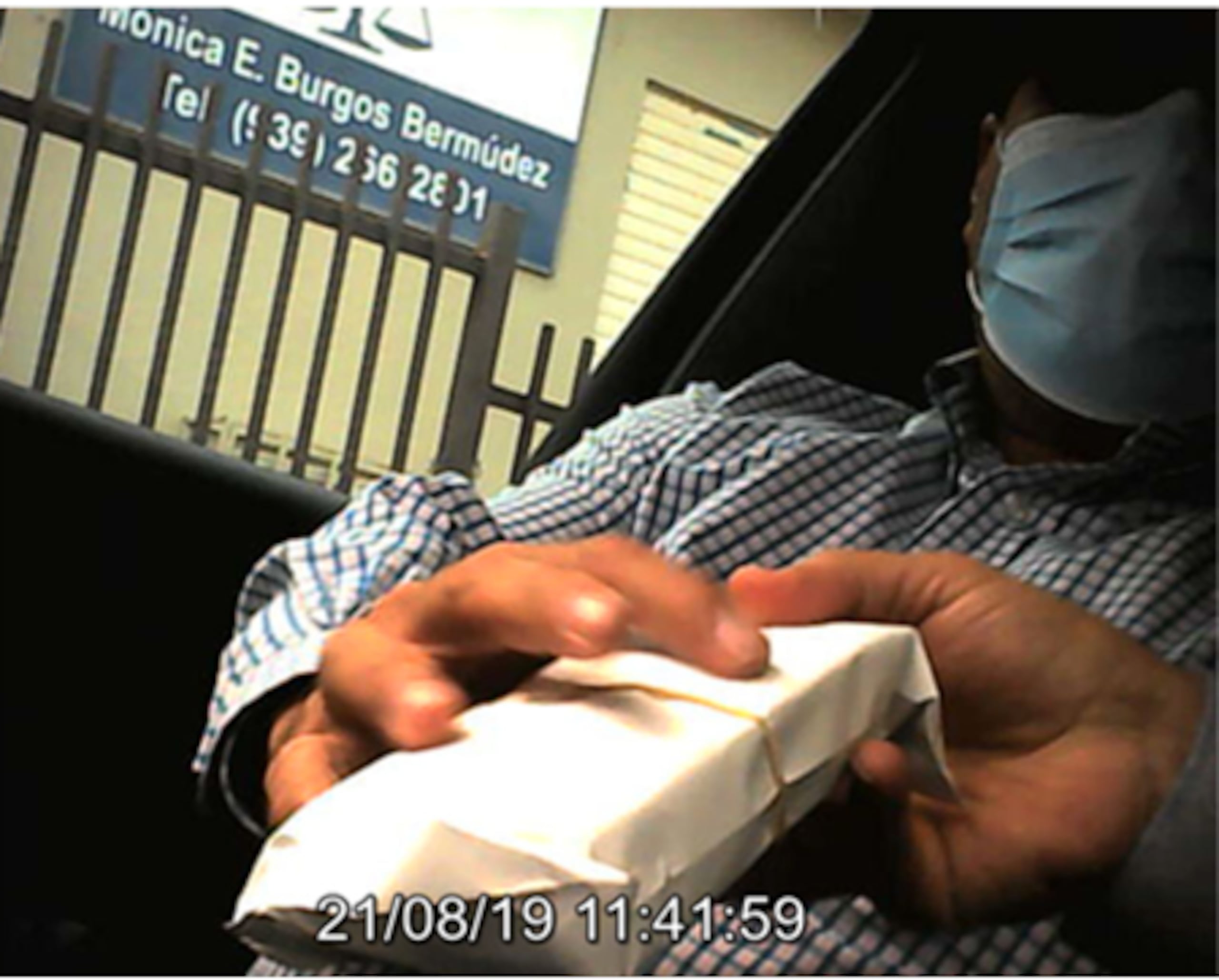 Una de las fotos publicadas en una moción de la fiscalía federal en el caso contra el alcalde de Guaynabo, Ángel Pérez. (Captura)