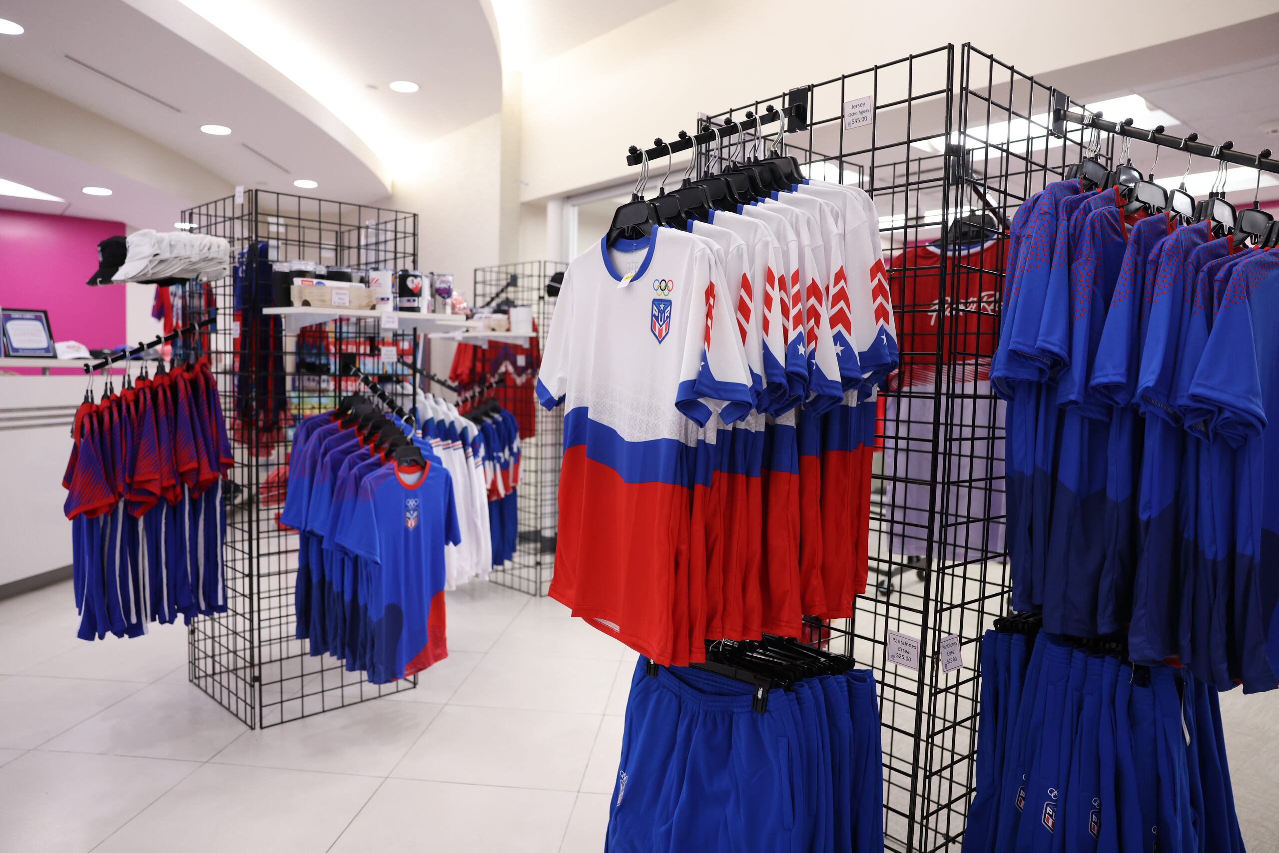 La Tiendita operará hasta 16 de julio dentro del horario regular del centro comercial.