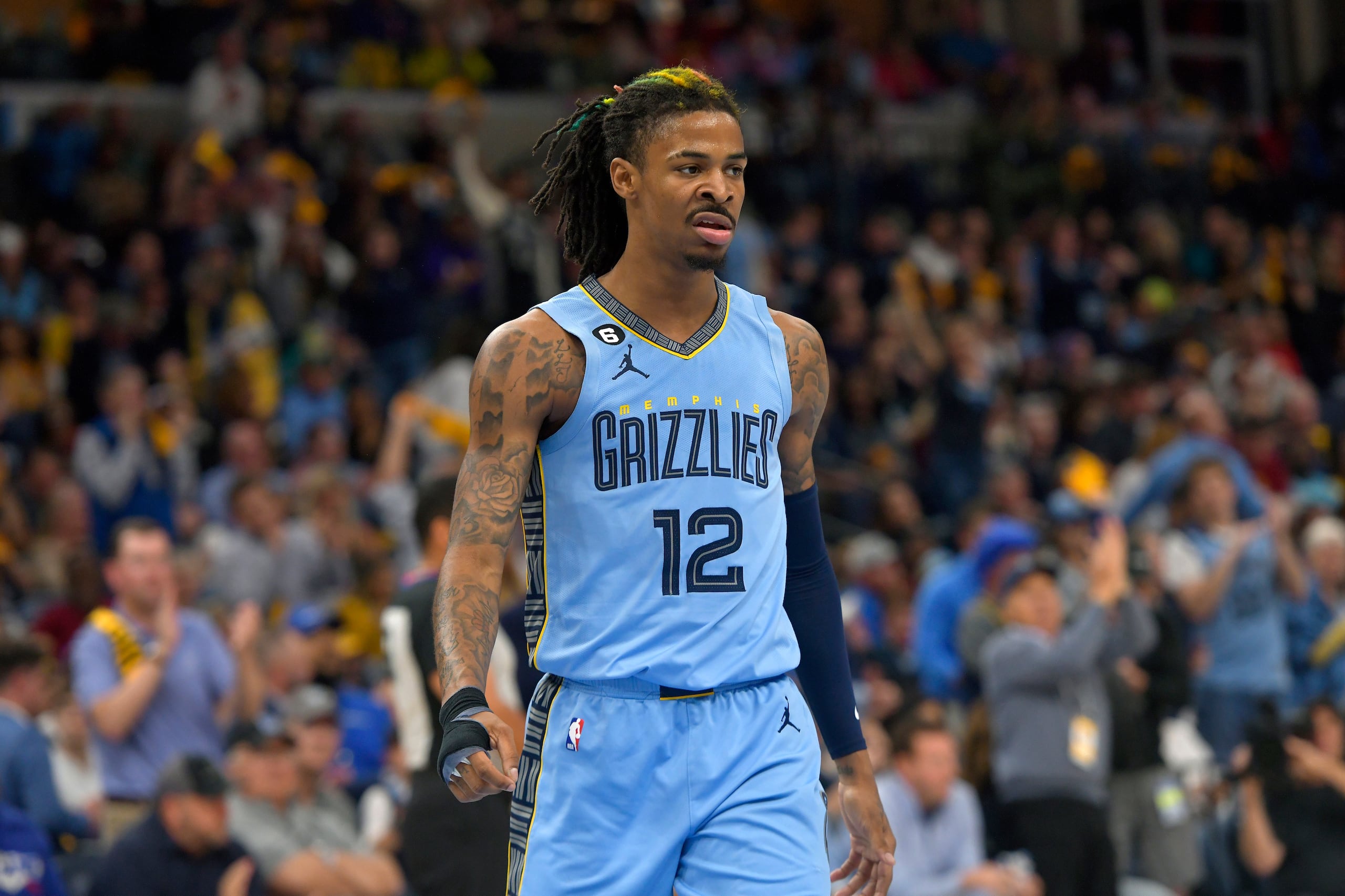 En esta foto del 26 de abril del 2023, el base de los Grizzlies de Memphis Ja Morant aparece durante la acción del quinto juego 5 de la primera ronda de la postemporada ante los Lakers de Los Ángeles.