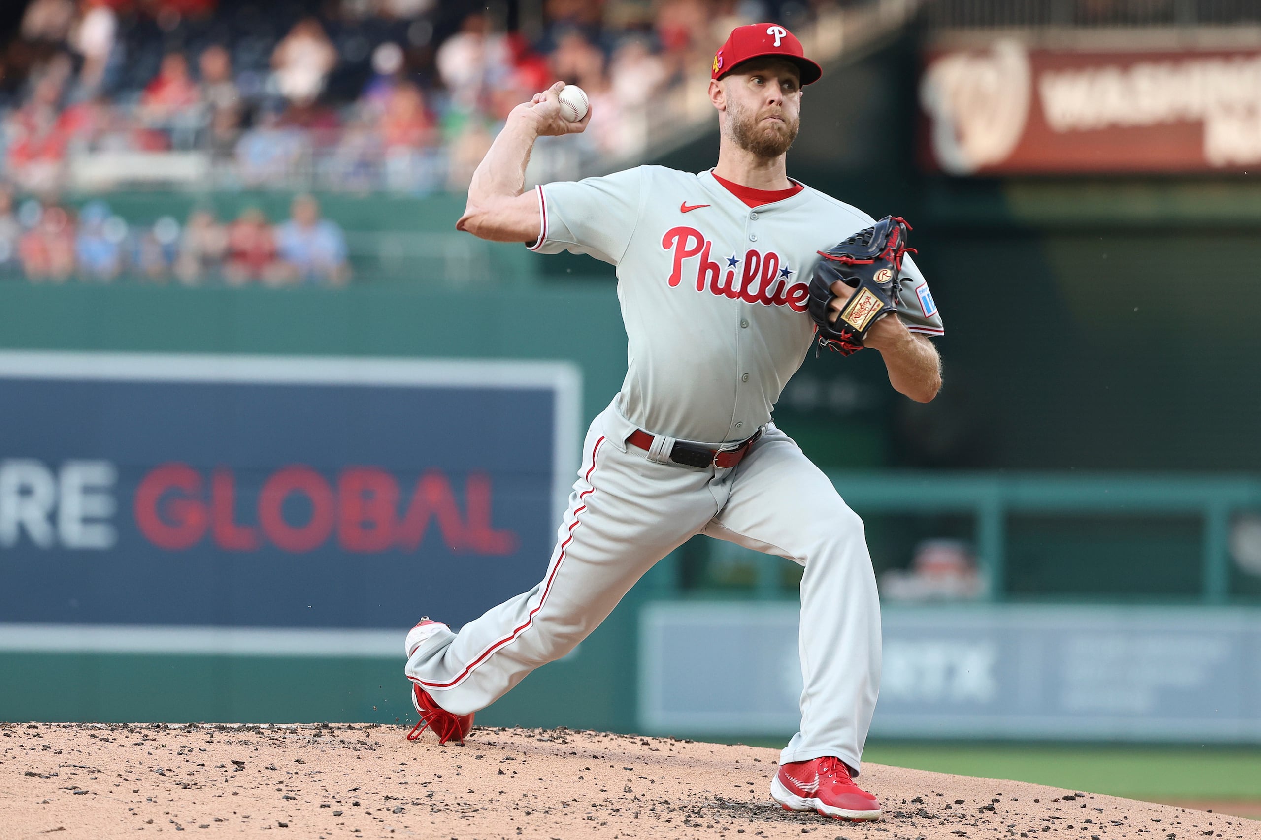 Zack Wheeler, de los Phillies de Filadelfia, lanza en el juego del viernes 15 de agosto de 2025, ante los Nationals de Washington.