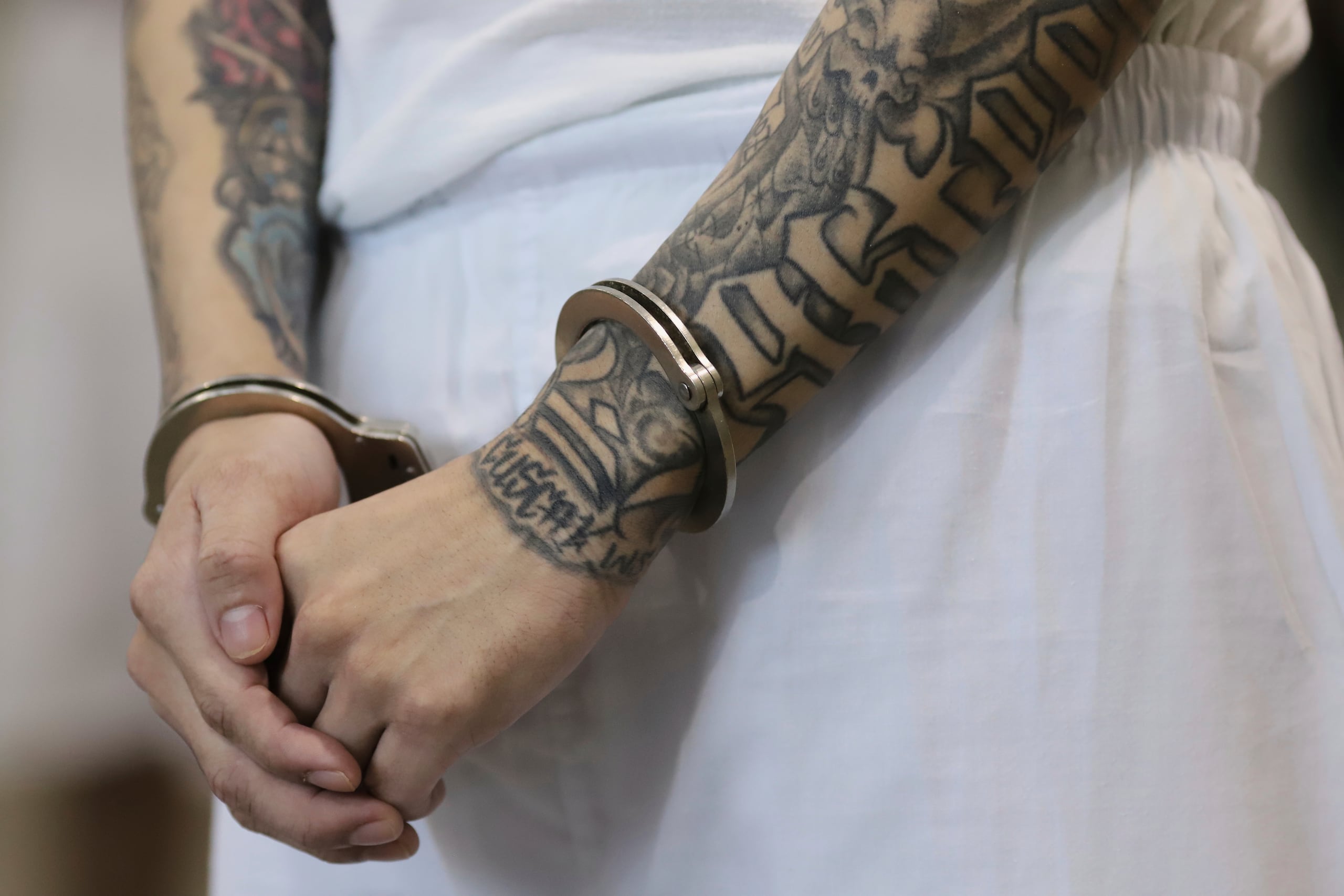 El gobierno de Trump admitió que envió al hombre "por error" a El Salvador, pero ahora se niega a regresarlo a Estados Unidos.