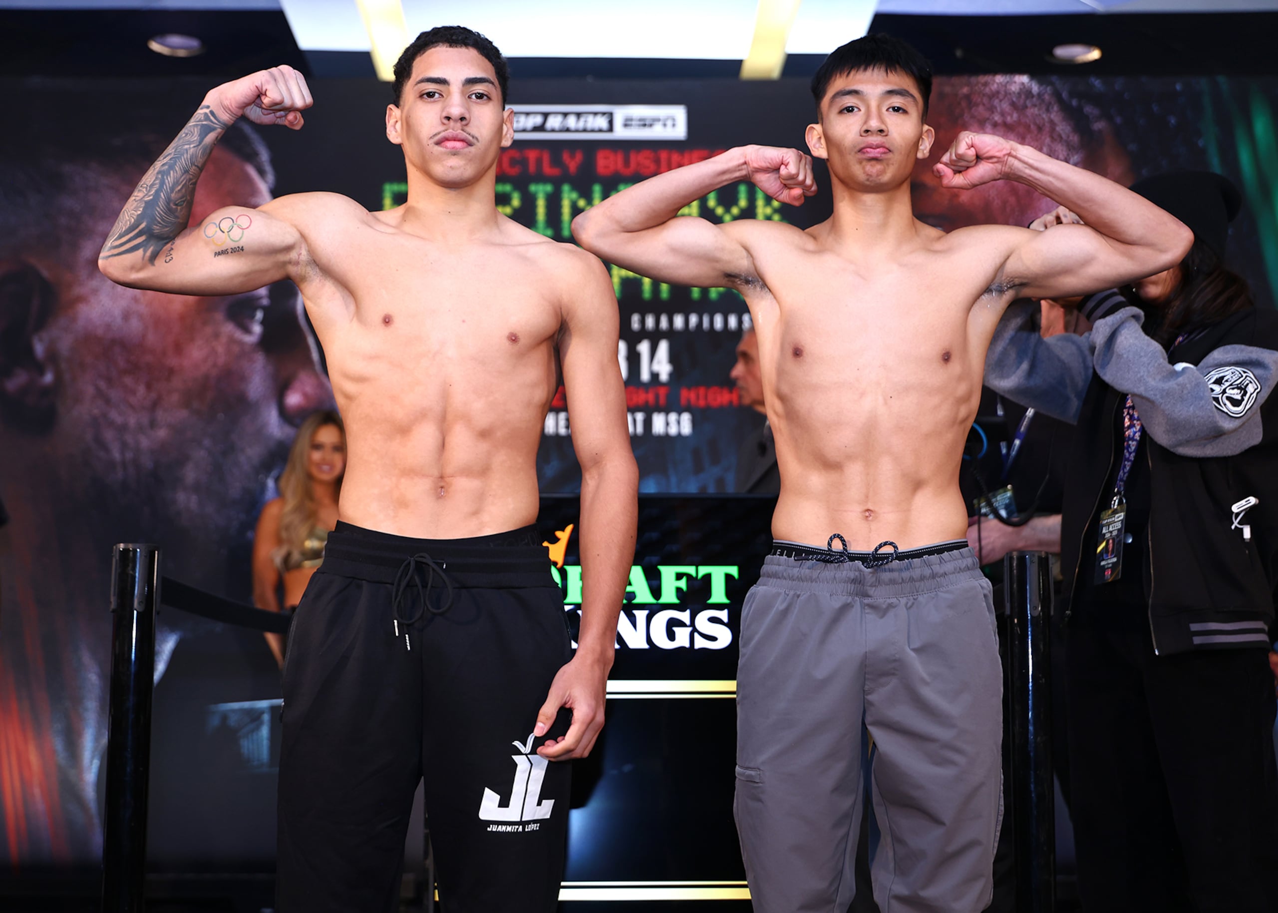 Juanmita López y Bryan Santiago después del pesaje para su pelea en el Theater del Madison Square Garden, de Nueva York.