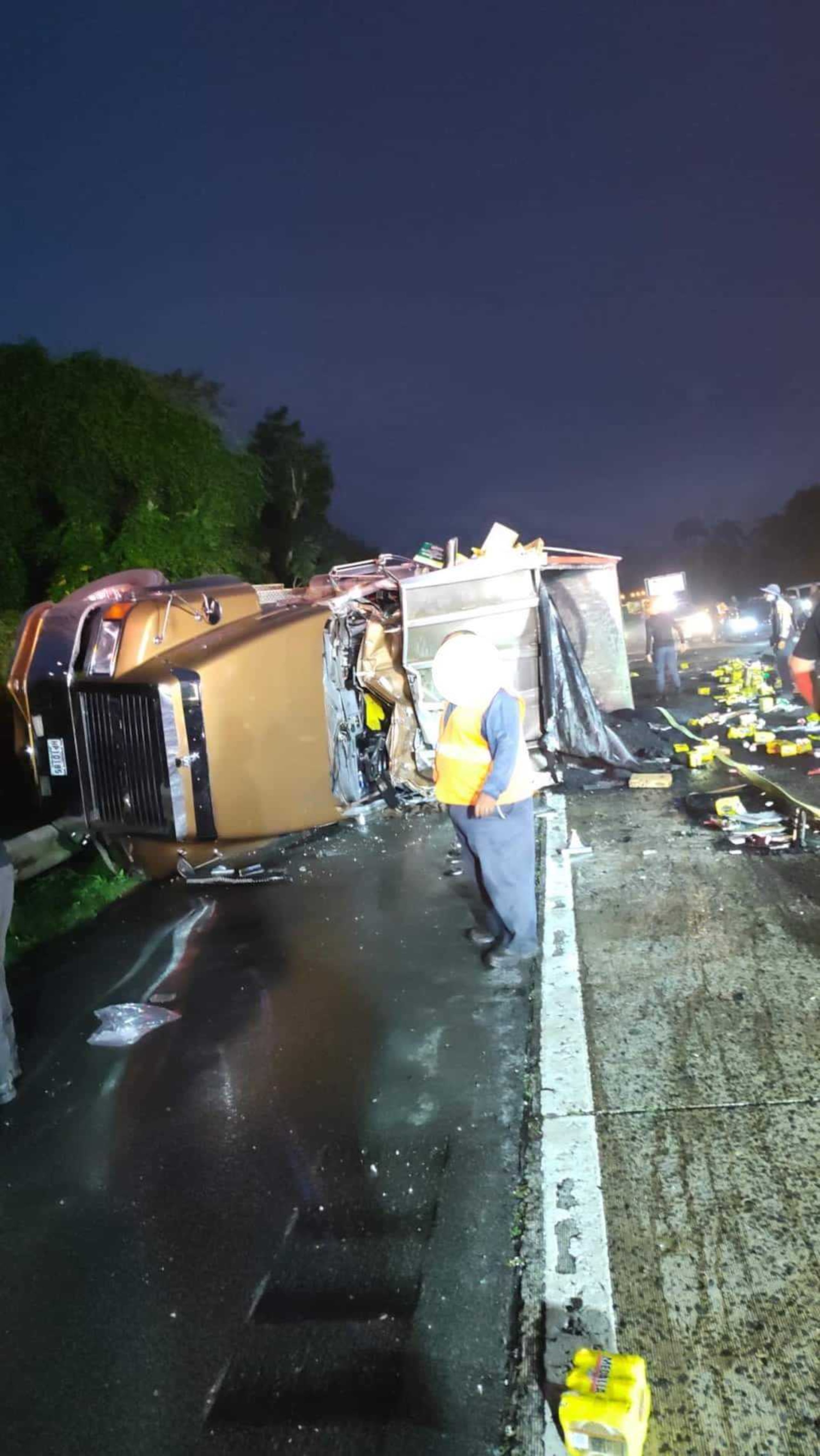 El accidente provocó el cierre temporero de un tramo del expreso Luis A Ferré.